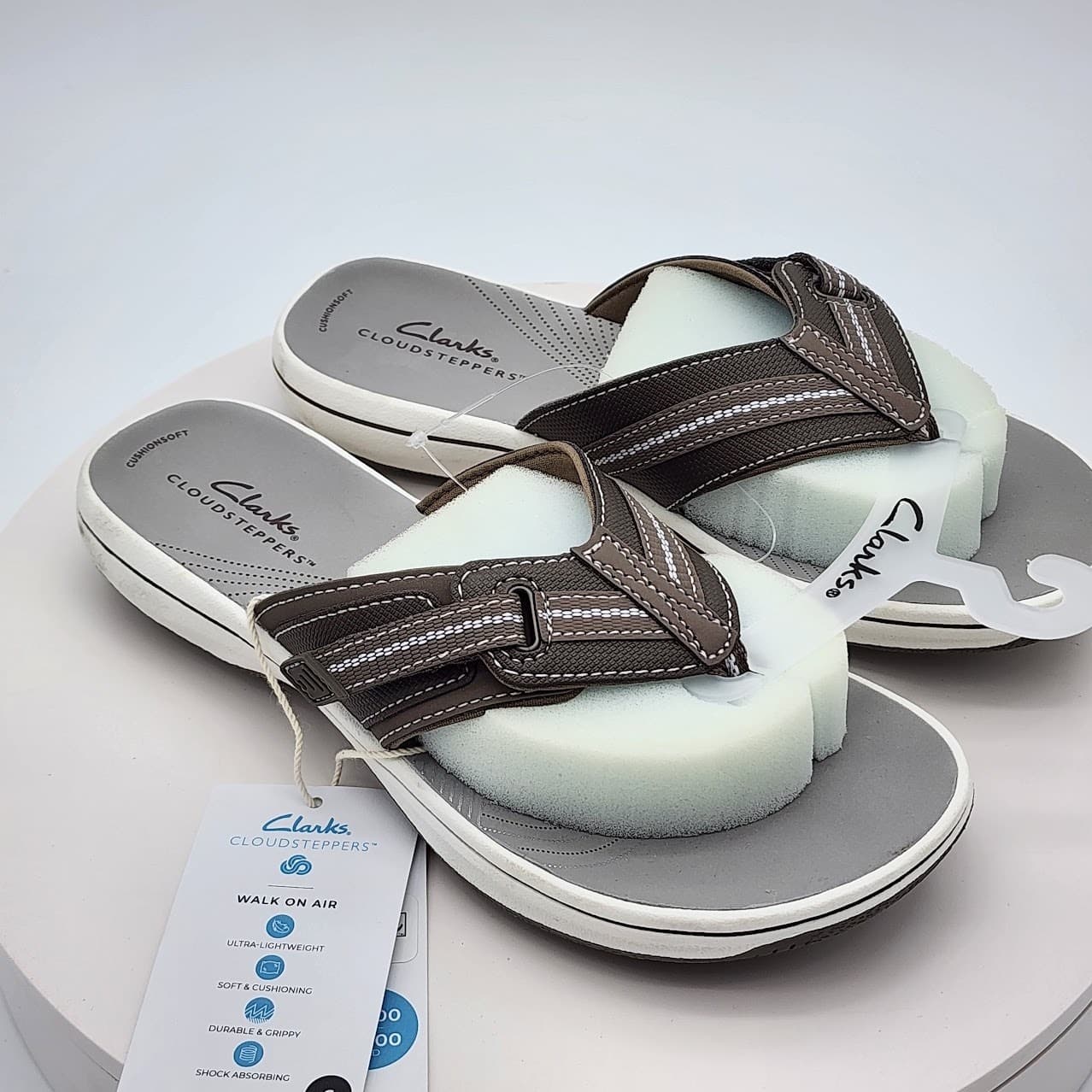 NEW - Clarks Cloudsteppers Women's Pewter Flip Flop Sandals Cushion Soft Size 6