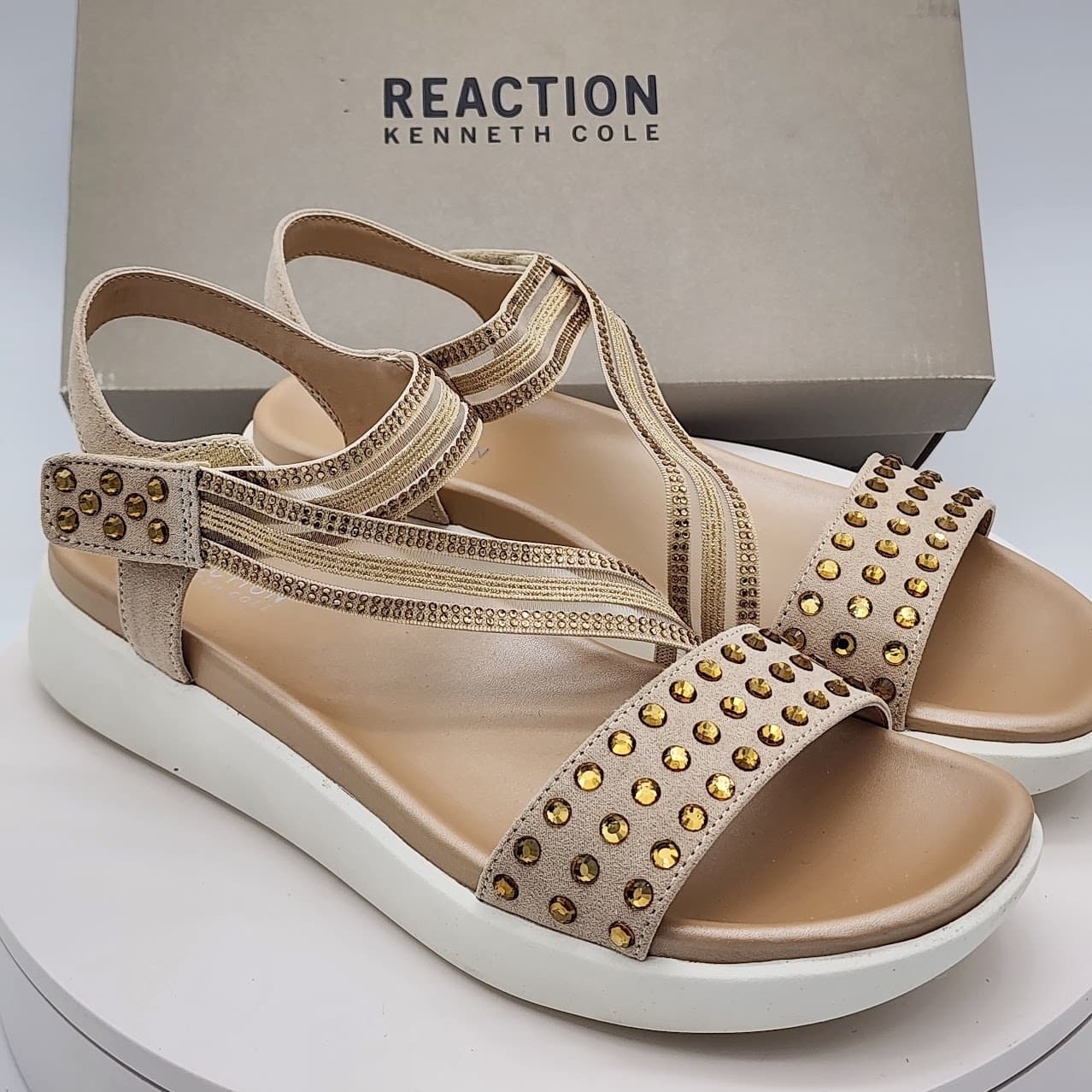 NEW - Kenneth Cole Reaction Taryn Ecru Jewel Sandals Women's Size 9 Medium