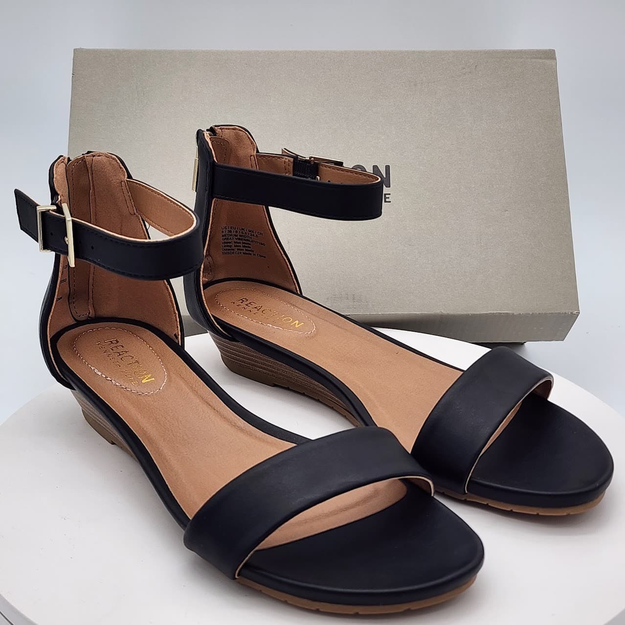 NEW Kenneth Cole Reaction Great Viber Black Wedge Sandals Women's Size 8 Medium