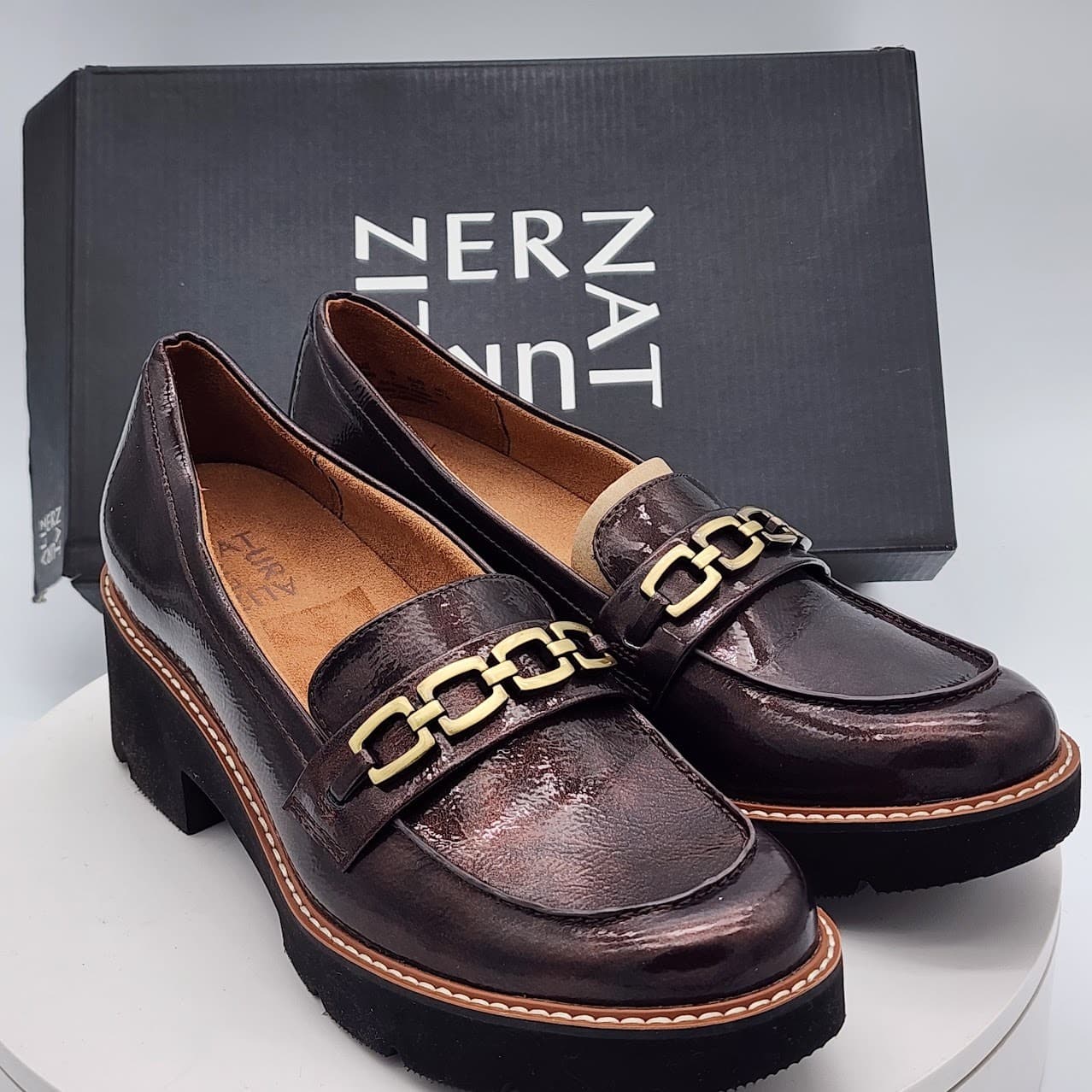 NEW Naturalizer Cabana Cinnamon Patent Chain Loafers Women's Size 9.5M Shoes