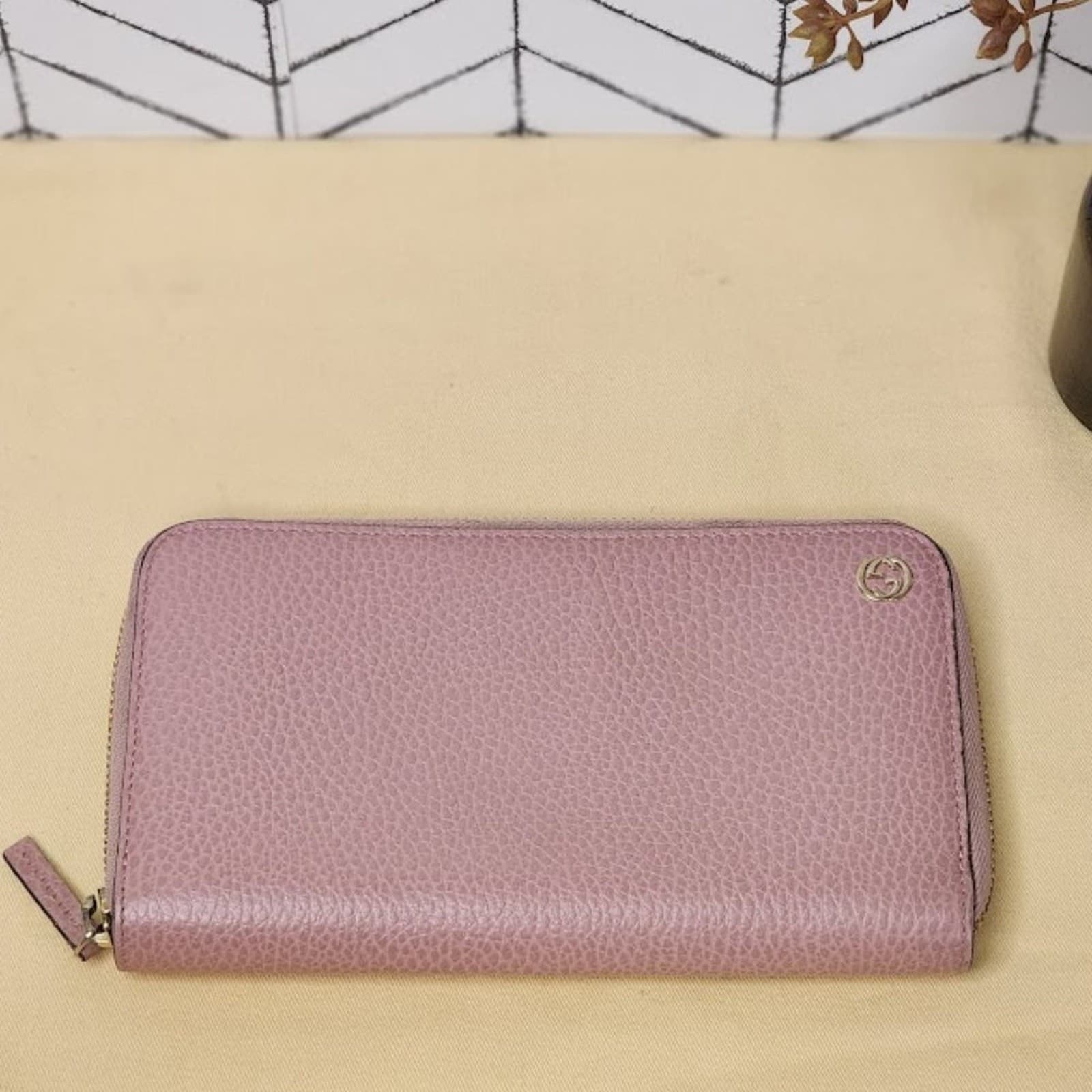 Gucci Leather Zippy Wallet