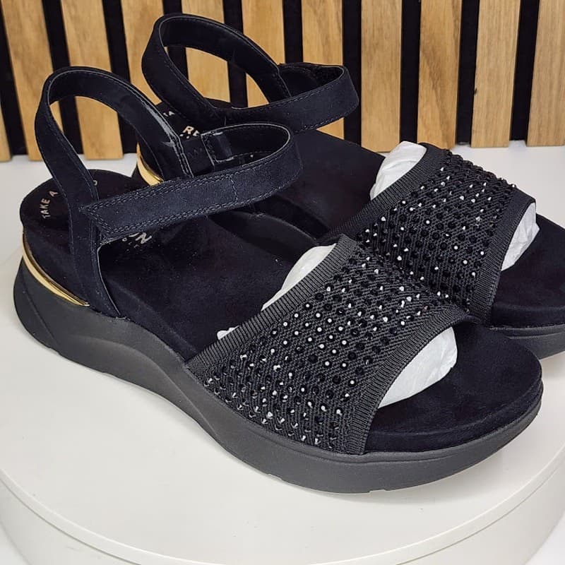 NEW - Kenneth Cole Reaction Hera Women’s Jeweled Platform Black Sandals - Size 9