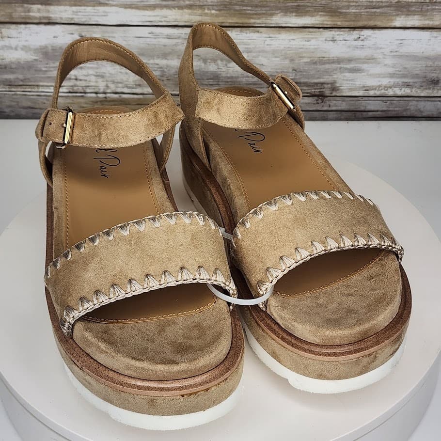 NEW - Wild Pair Milliee Women’s Platform Wedge Sandals Ankle Strap Size 9