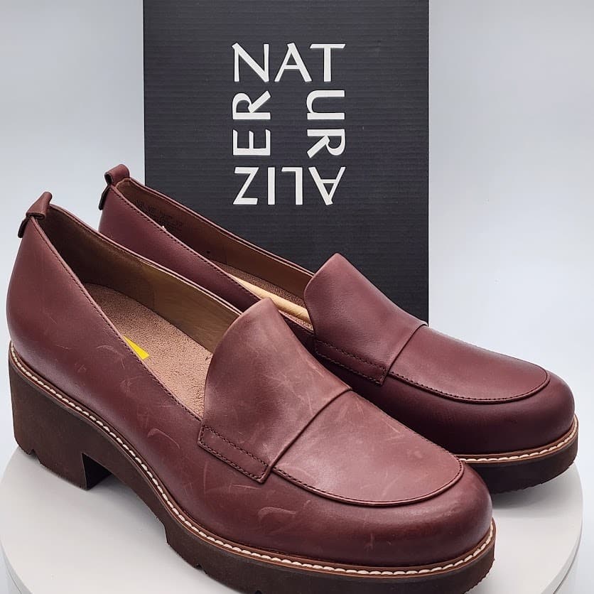 NEW Naturalizer Darry Cabernet Leather Lug Sole Loafers Women's Size 12M Comfort