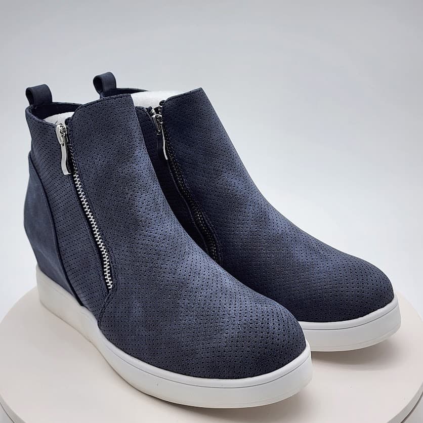 NEW Journee Collection Pennelope Blue Wedge Sneakers Women's Size 10 Side Zip