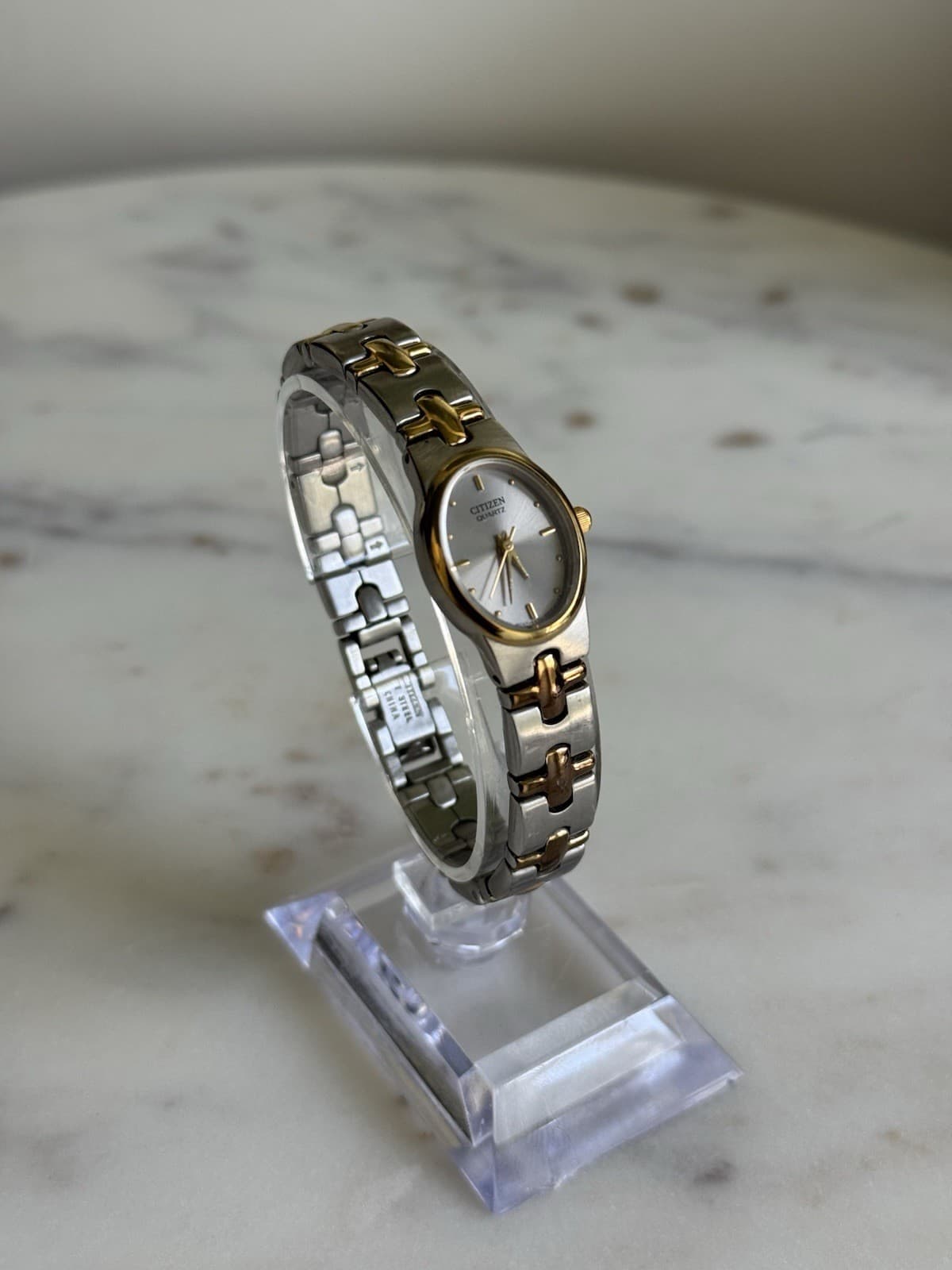 Vintage Citizen 5930 Two-Tone Ladies Watch 17.5mm Stainless Steel Bracelet