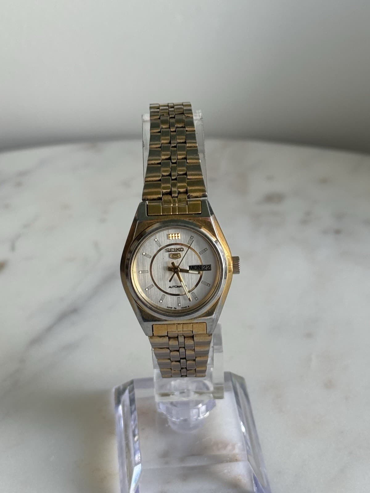 Vintage Ladies Seiko 5 Automatic 4206-234R Silver Dial Day-Date Jubilee Bracelet