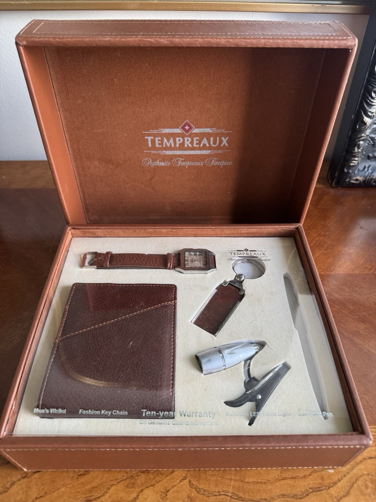 NOS Tempreaux Men’s Gift Set Watch Wallet Keychain Leather Box Set Vintage