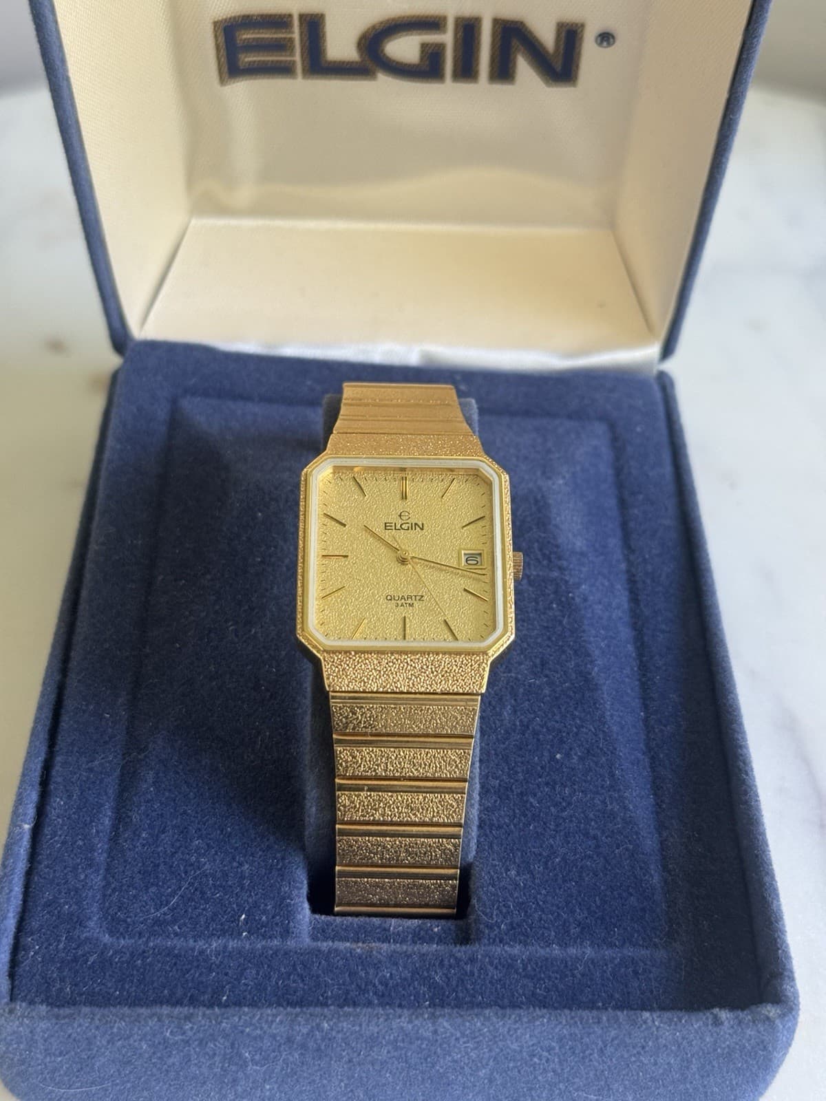 Vintage Elgin Gold Tone Quartz Date Watch Textured Dial & Bracelet 26mm Case IOB