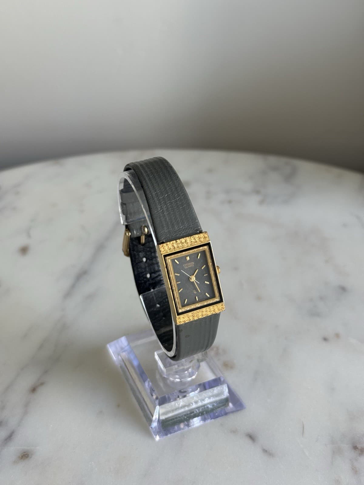 Classy Vintage Citizen Quartz 2951-S00869 Ladies Gold-Tone Tank Dress Watch