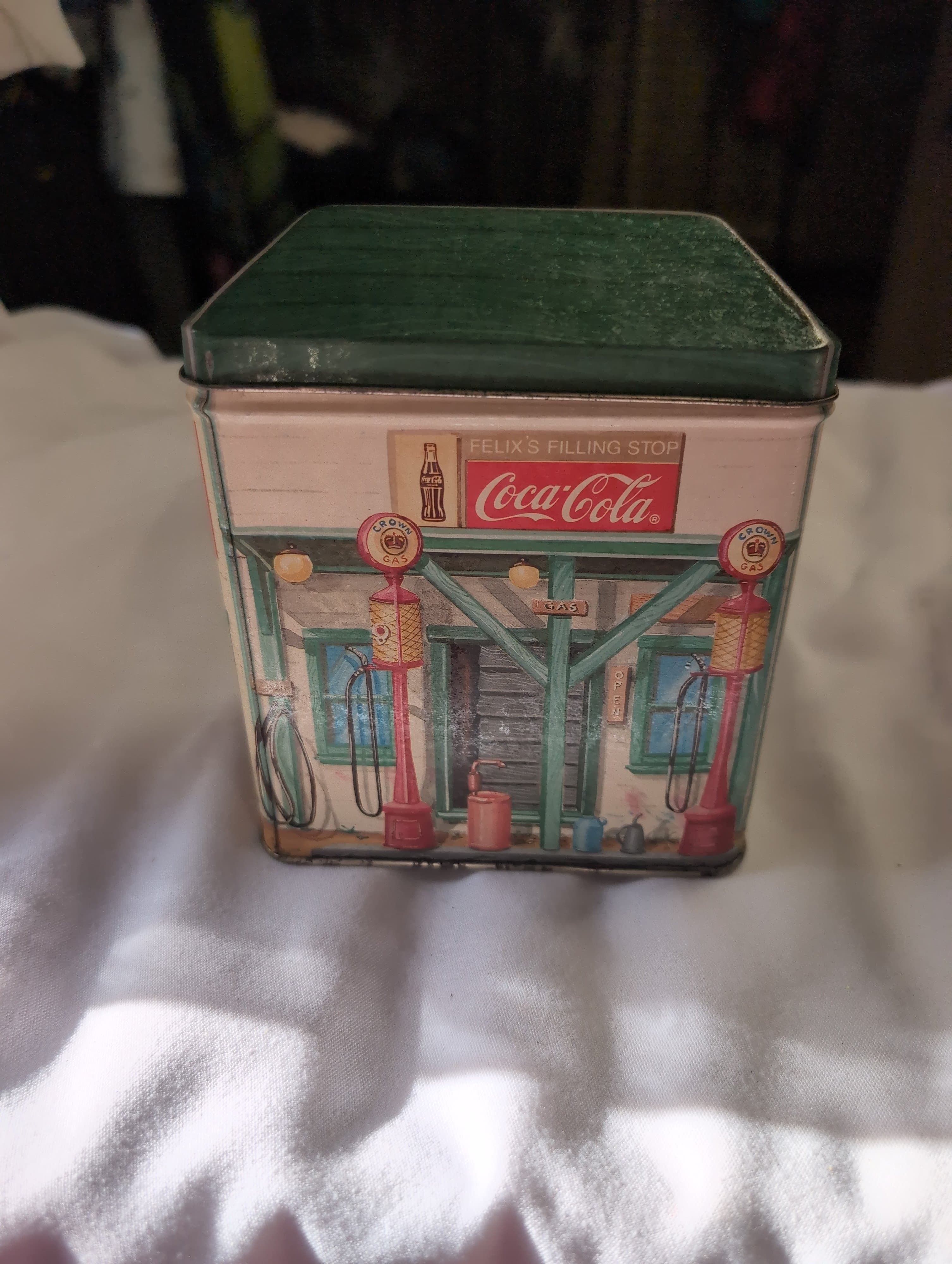 Coca-Cola Vintage Tin Box Felix's Filling Stop
