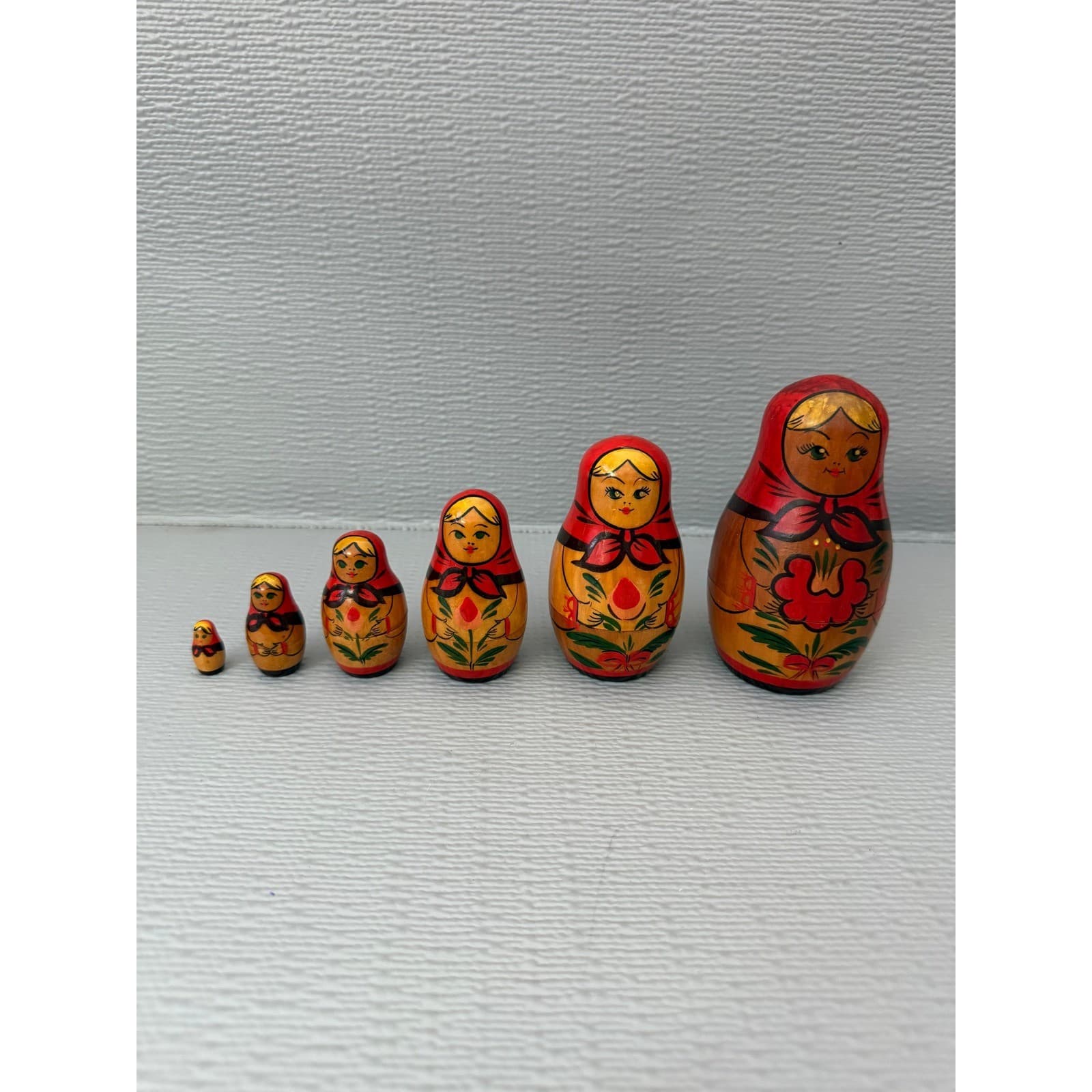 Vintage Russian Matryoshka Nesting Dolls Set 6 Piece Hand Painted Wood Folk Art
