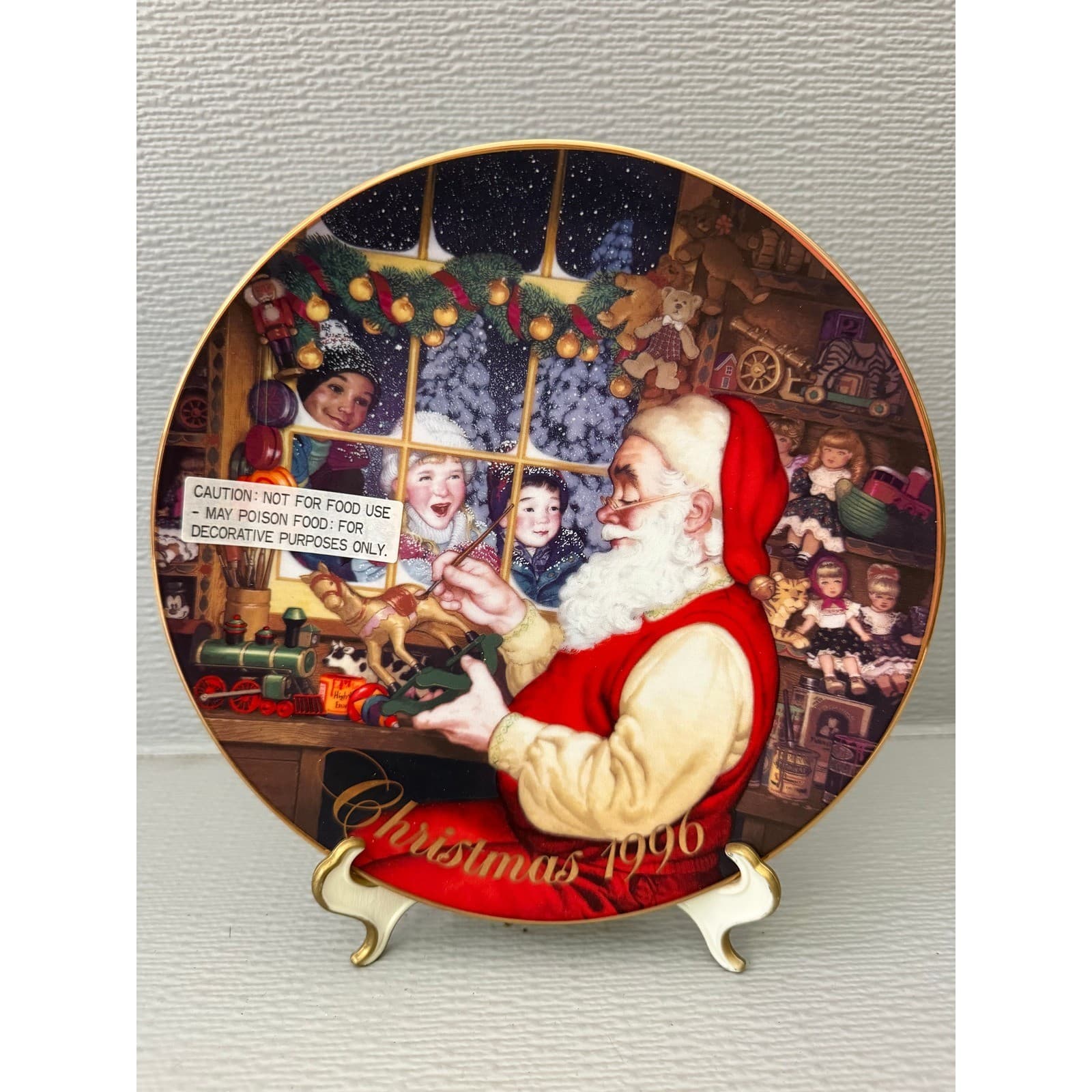 Avon 1996 Christmas Plate Santas Loving Touch Porcelain 22K Gold Trim 8 inch