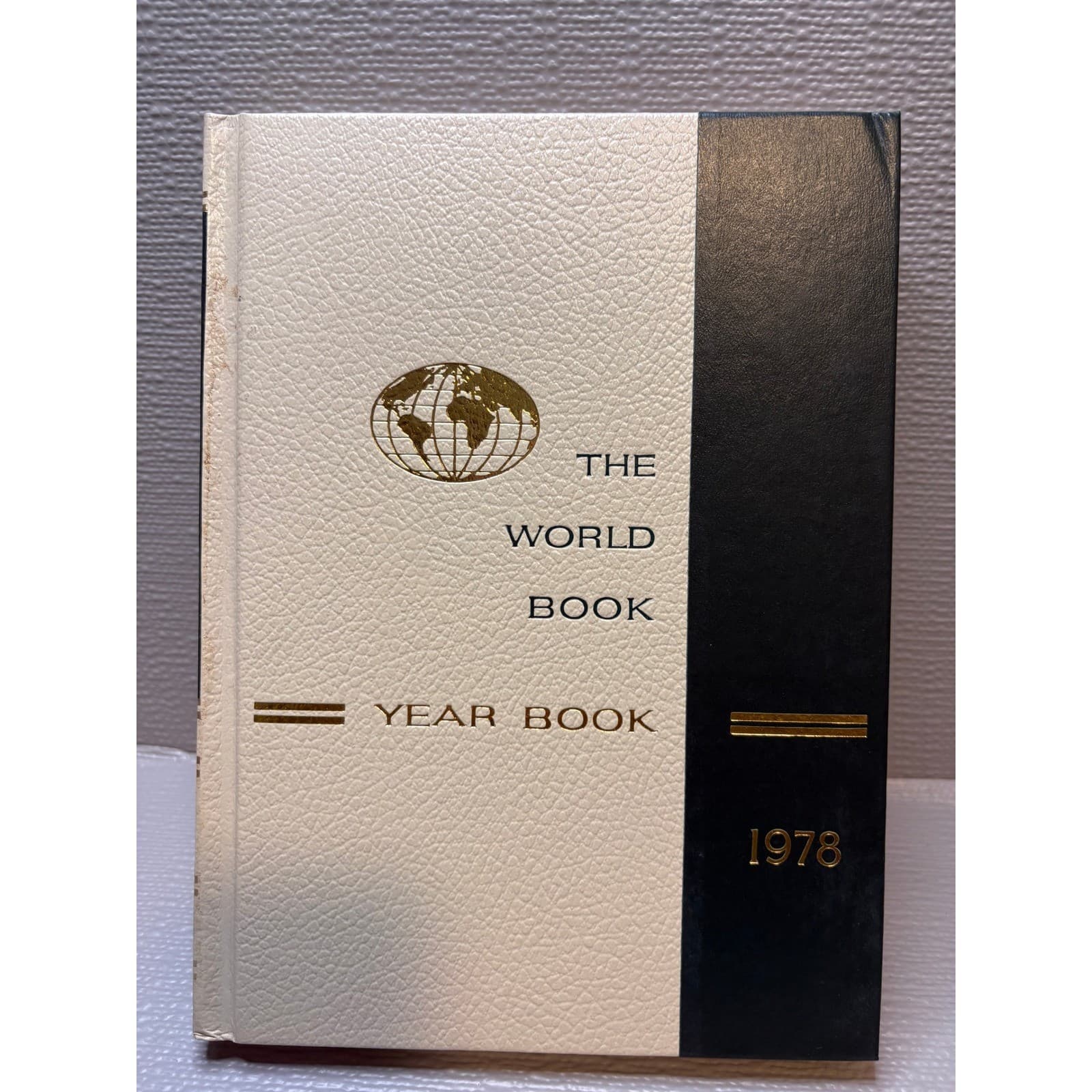 1978 World Book Year Book Annual Supplement Review of 1977 Events Vintage