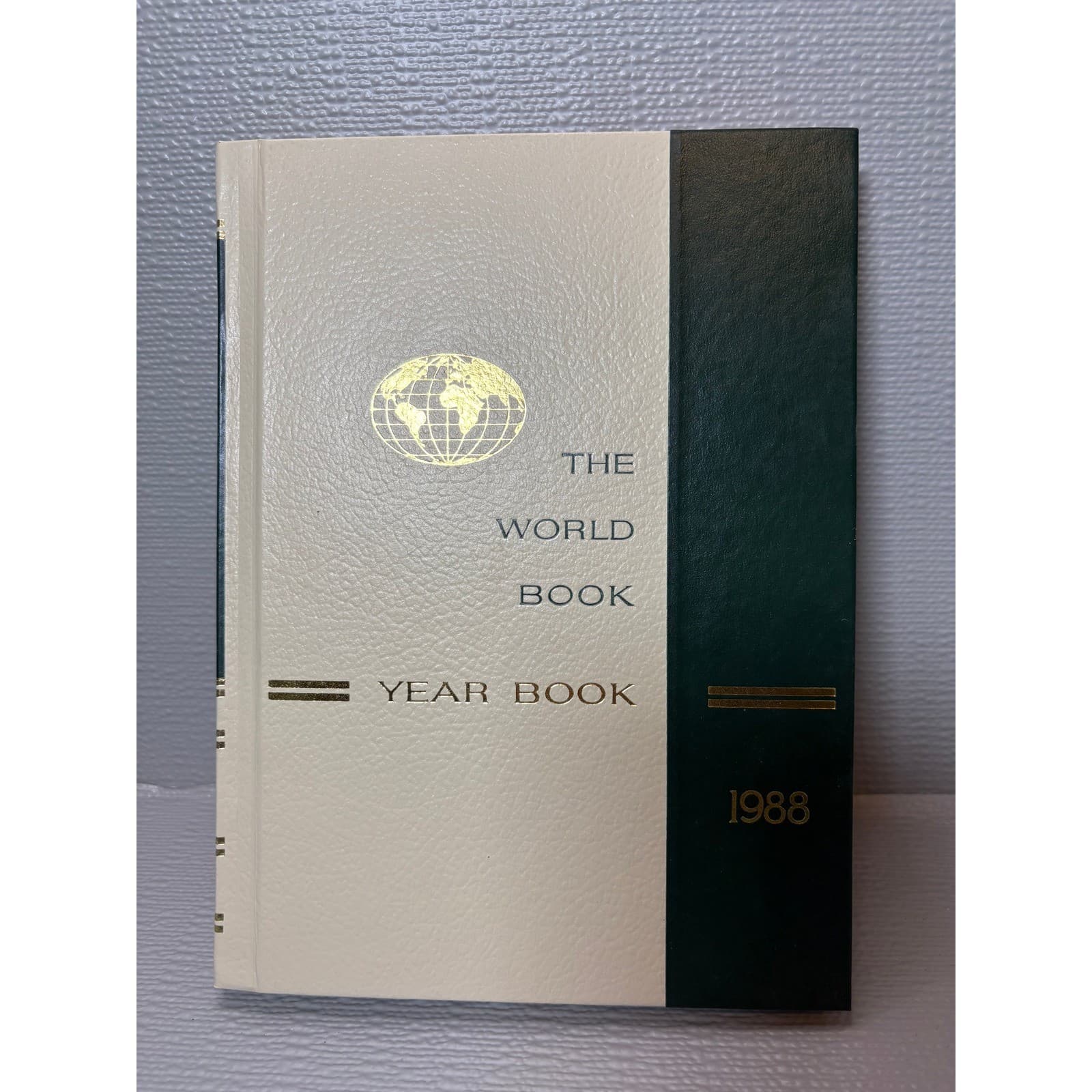 1988 The World Book Year Book Vintage Hardcover Encyclopedia Annual Supplement