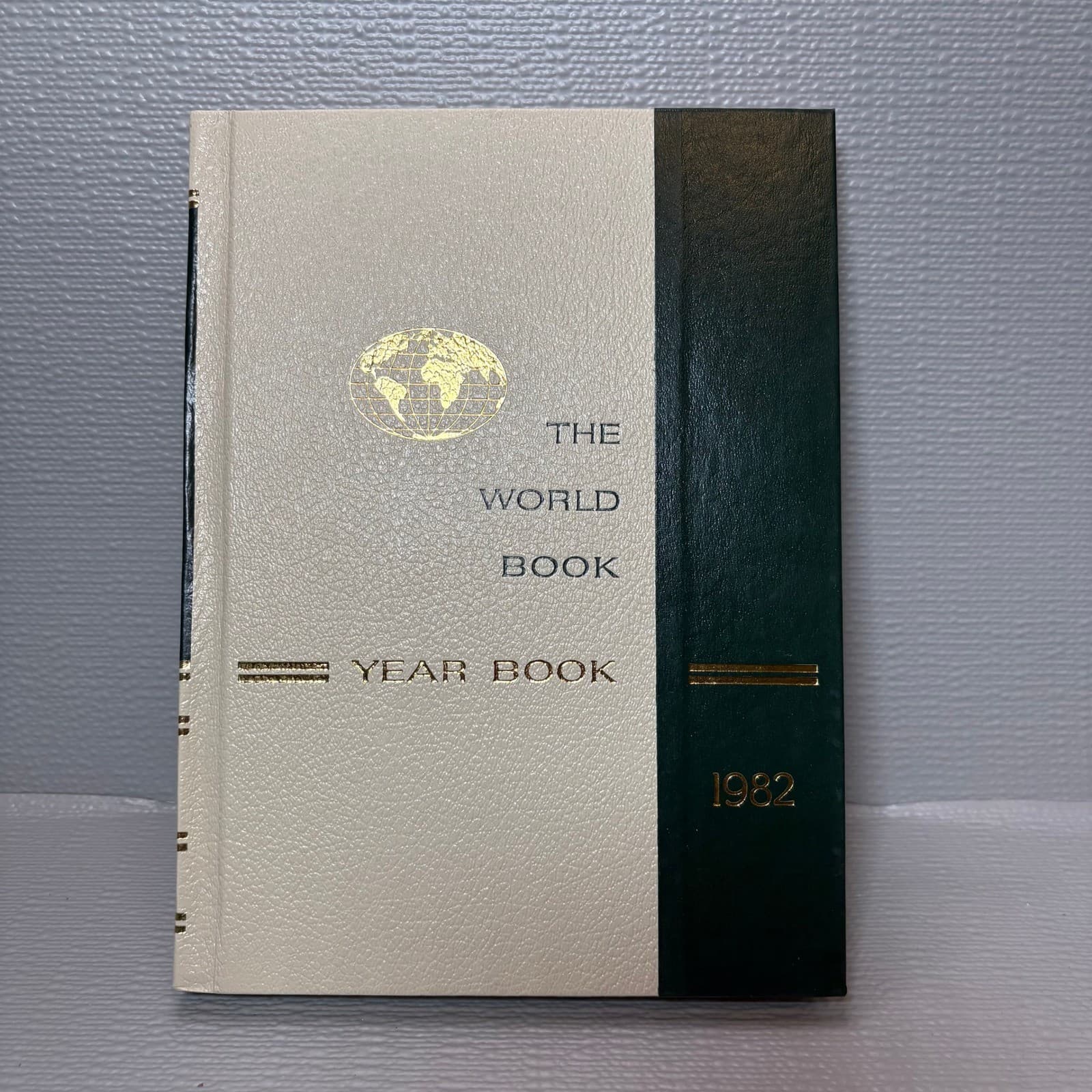 1982 World Book Year Book Annual Supplement Review of 1981 Events Vintage Book