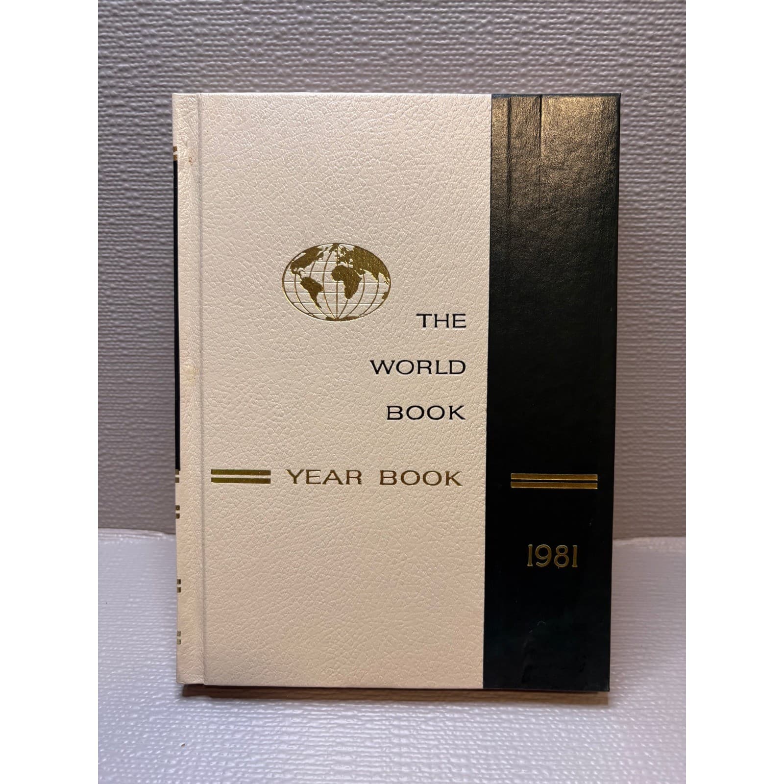 1981 World Book Year Book Review of 1980 Events Encyclopedia Supplement Vintage