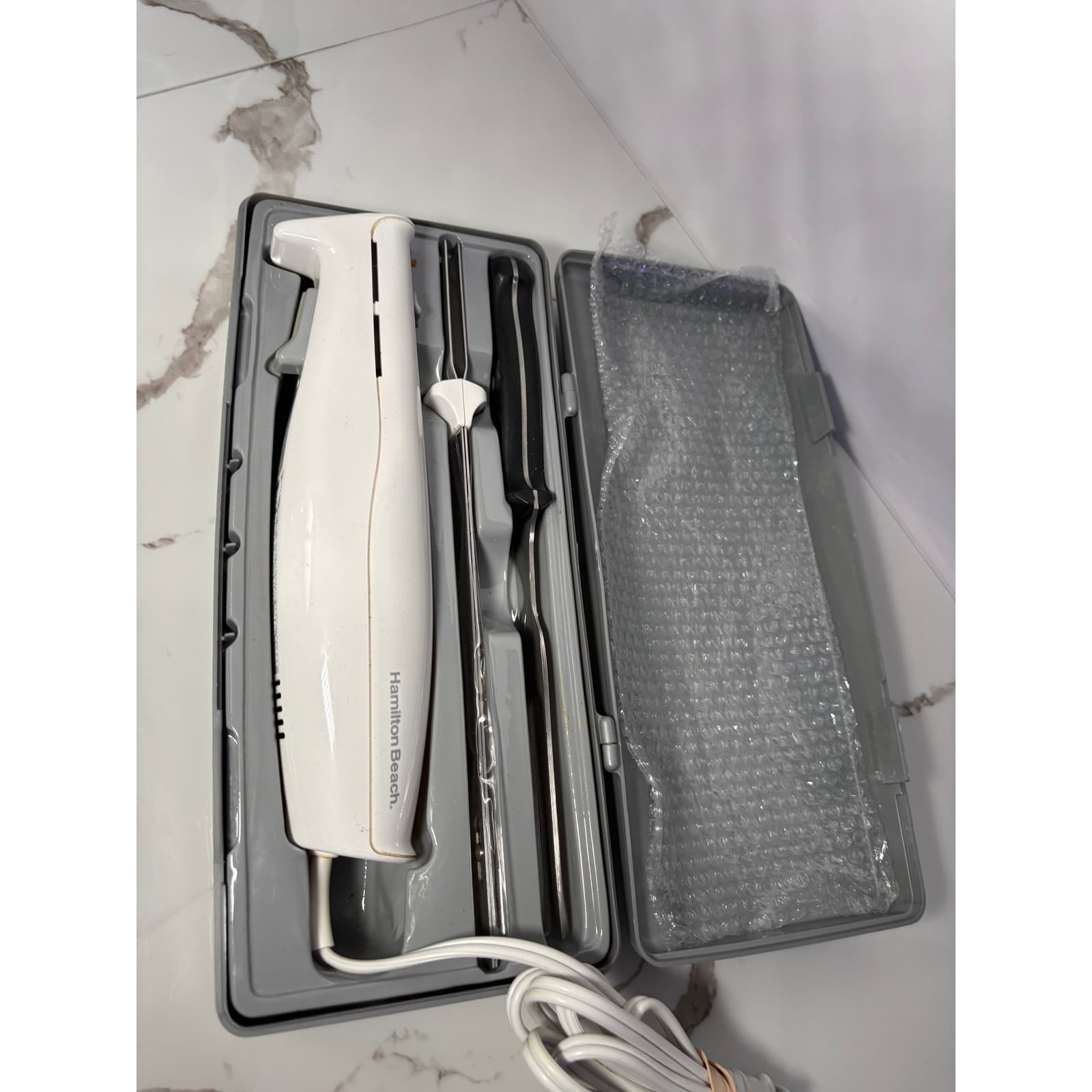 Hamilton Beach Carve n Set Electric Knife with Case Stainless Blade Fork White