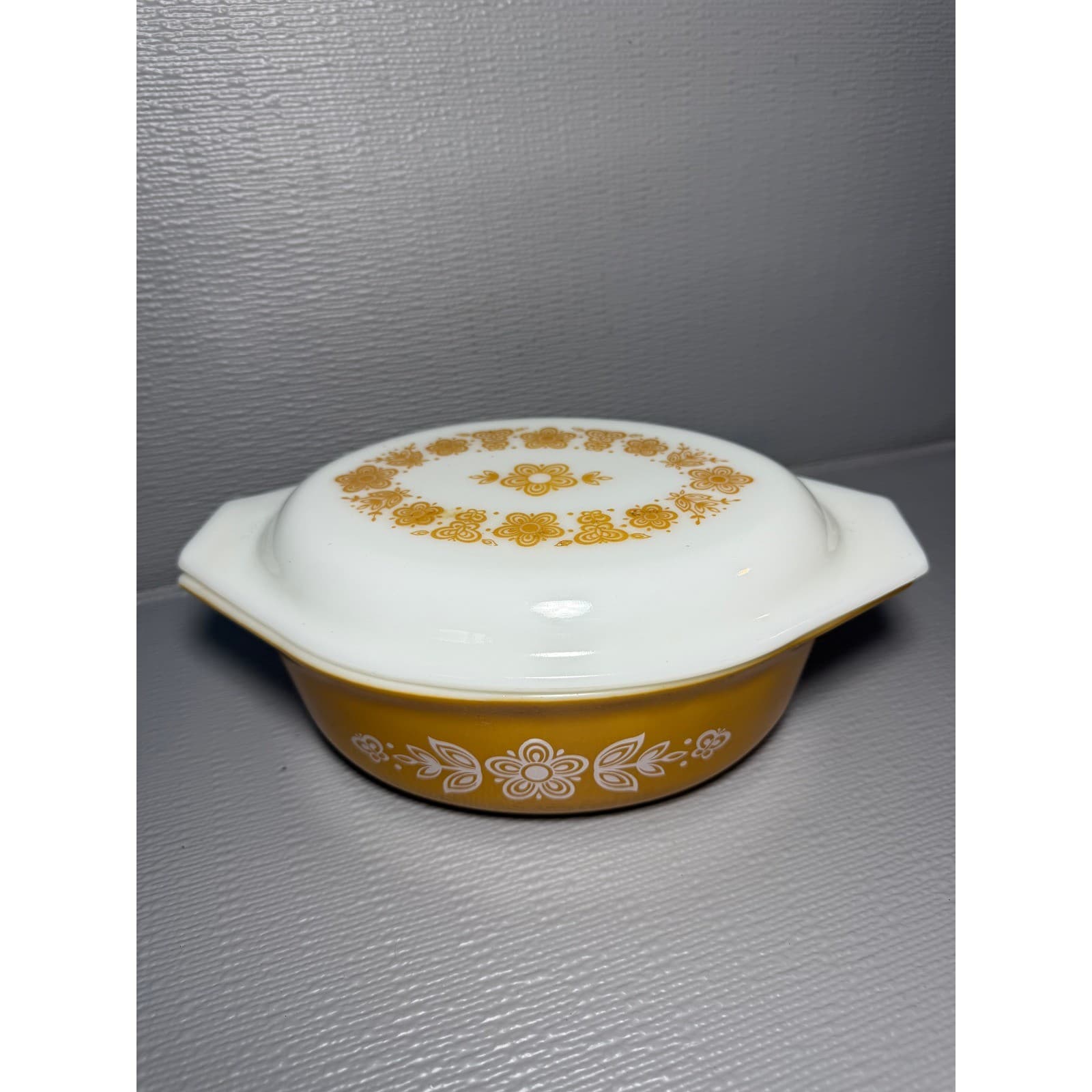 Vintage Pyrex Butterfly Gold 043 Oval Casserole Dish with Lid 1.5 Quart Yellow