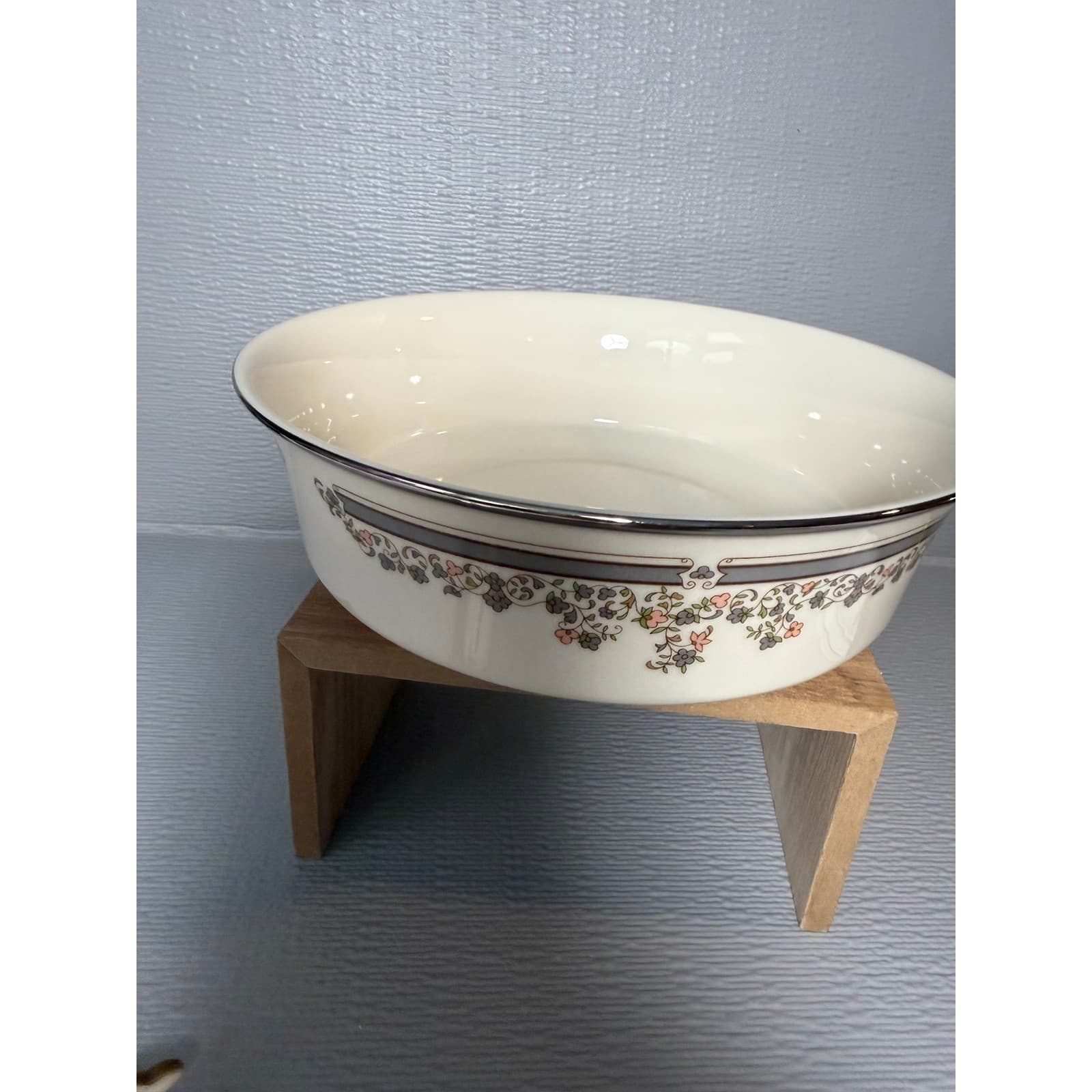 Lenox Lace Point Round Vegetable Bowl Platinum Trim Floral Fine China USA 9in