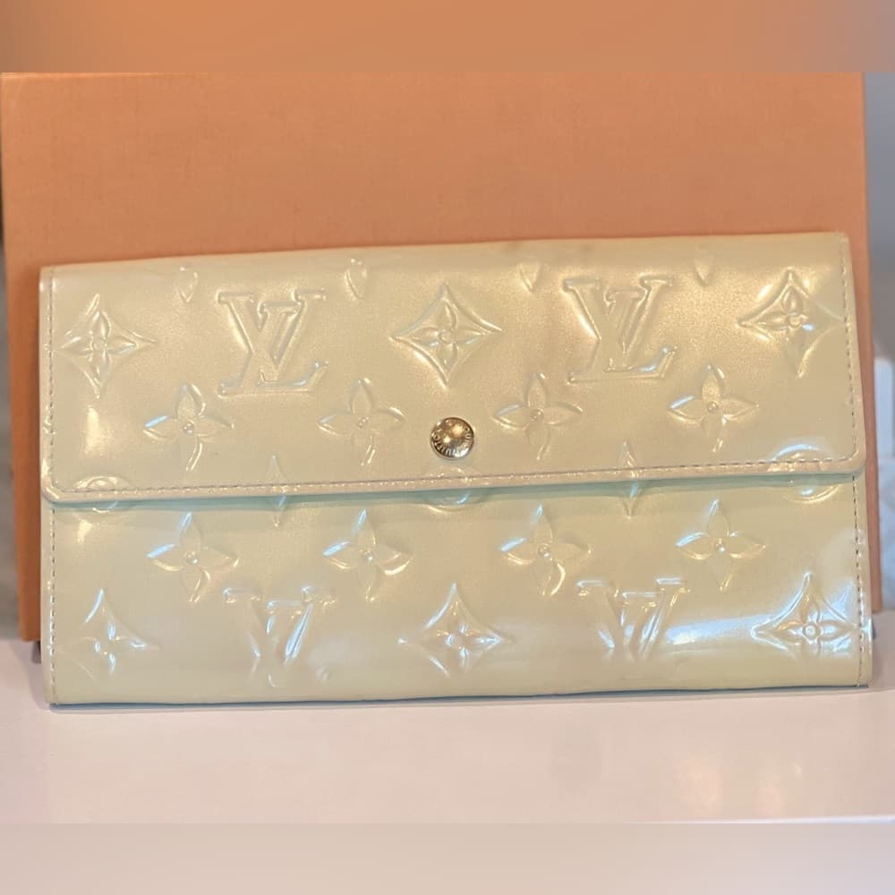 LOUIS VUITTON Sarah Vernis Beige Embossed Large Card Leather Continental Wallet