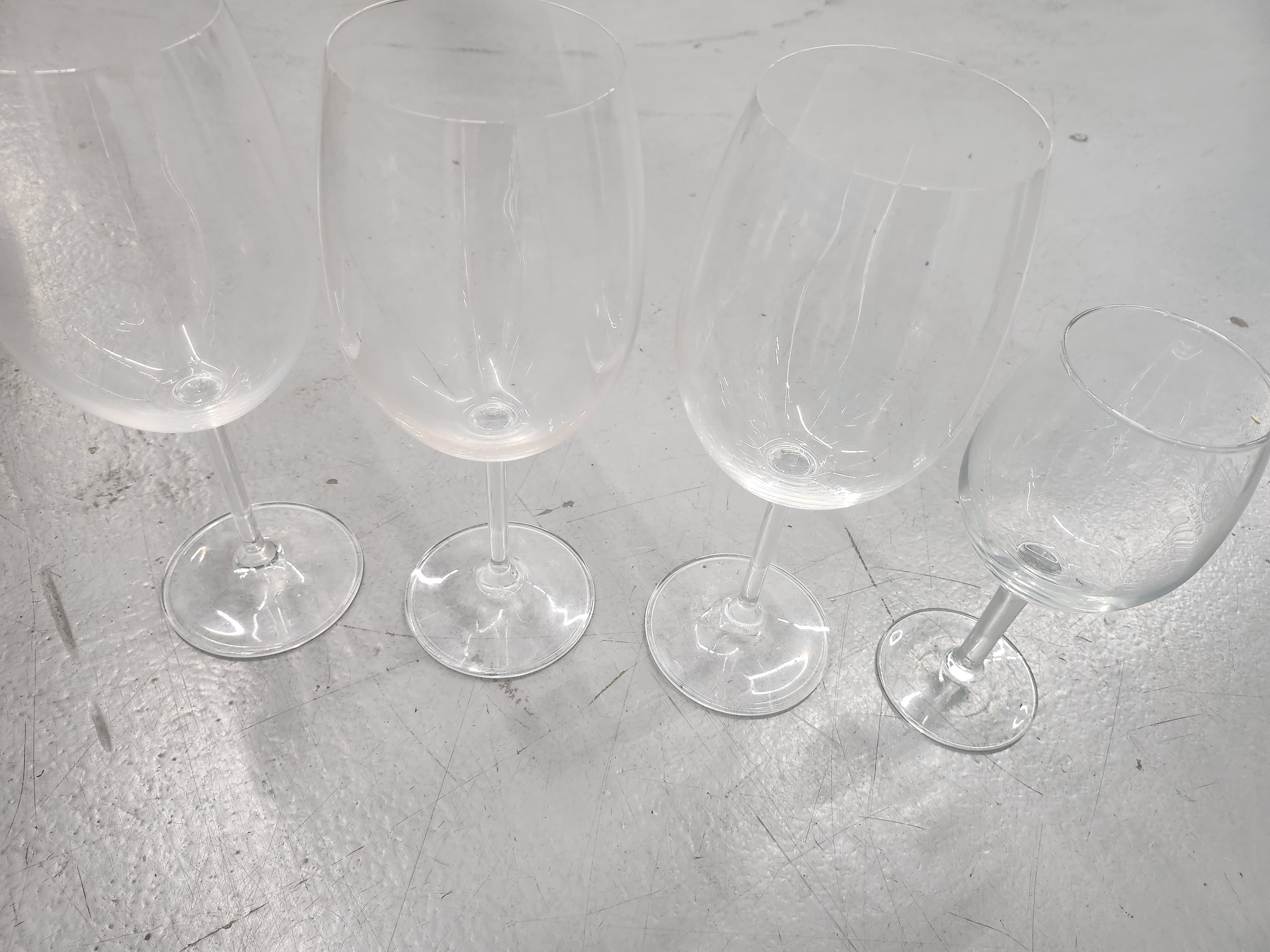 Set of 4 Clear Wine Glasses