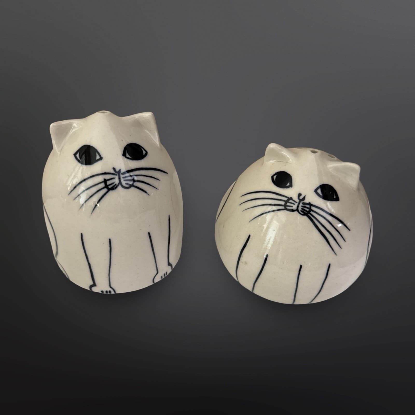 KD Karen Donleavy Art Pottery Black & White Cat Salt & Pepper Shakers Signed