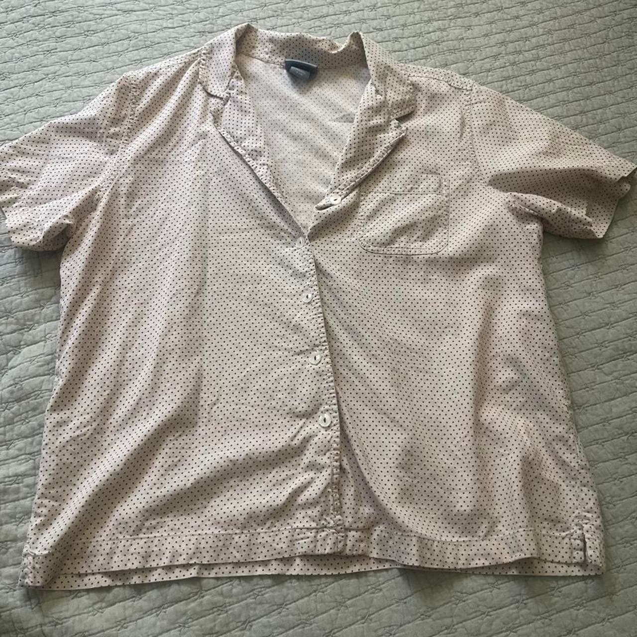 Classic Elements cream & white polka dot button-up shirt in a L #classic #preppy #polkadots #buttonups