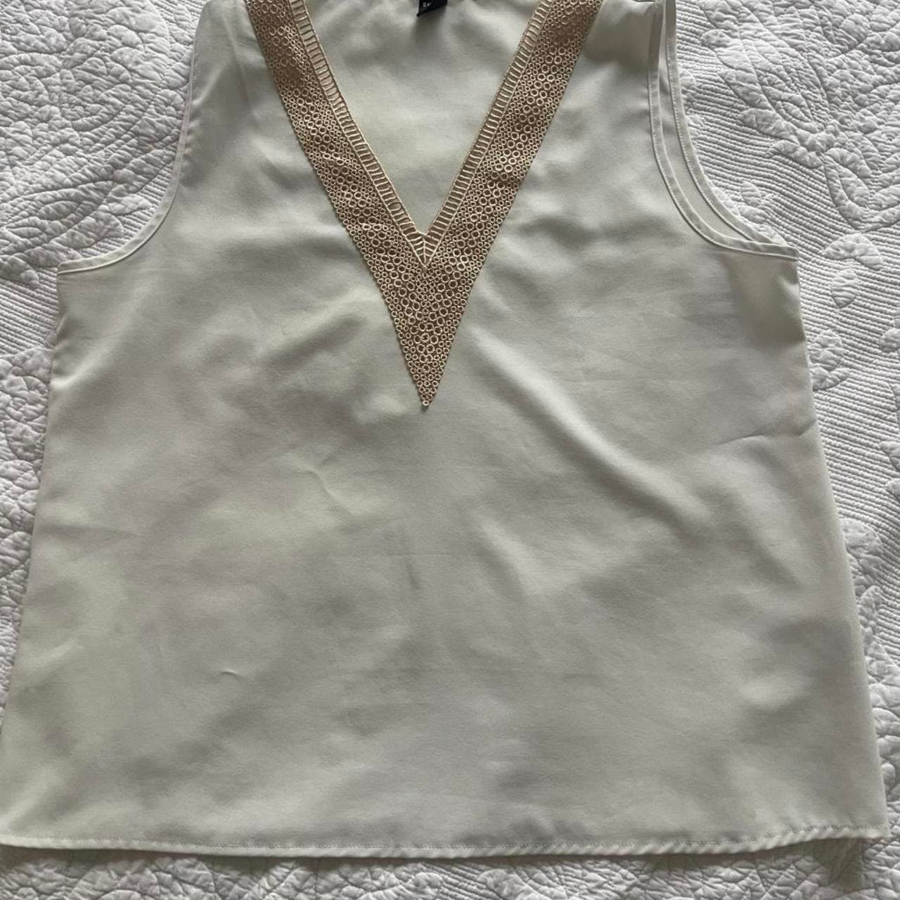 SHEIN white top with gold details Size XL #shein #fashion #white #gold #blouse