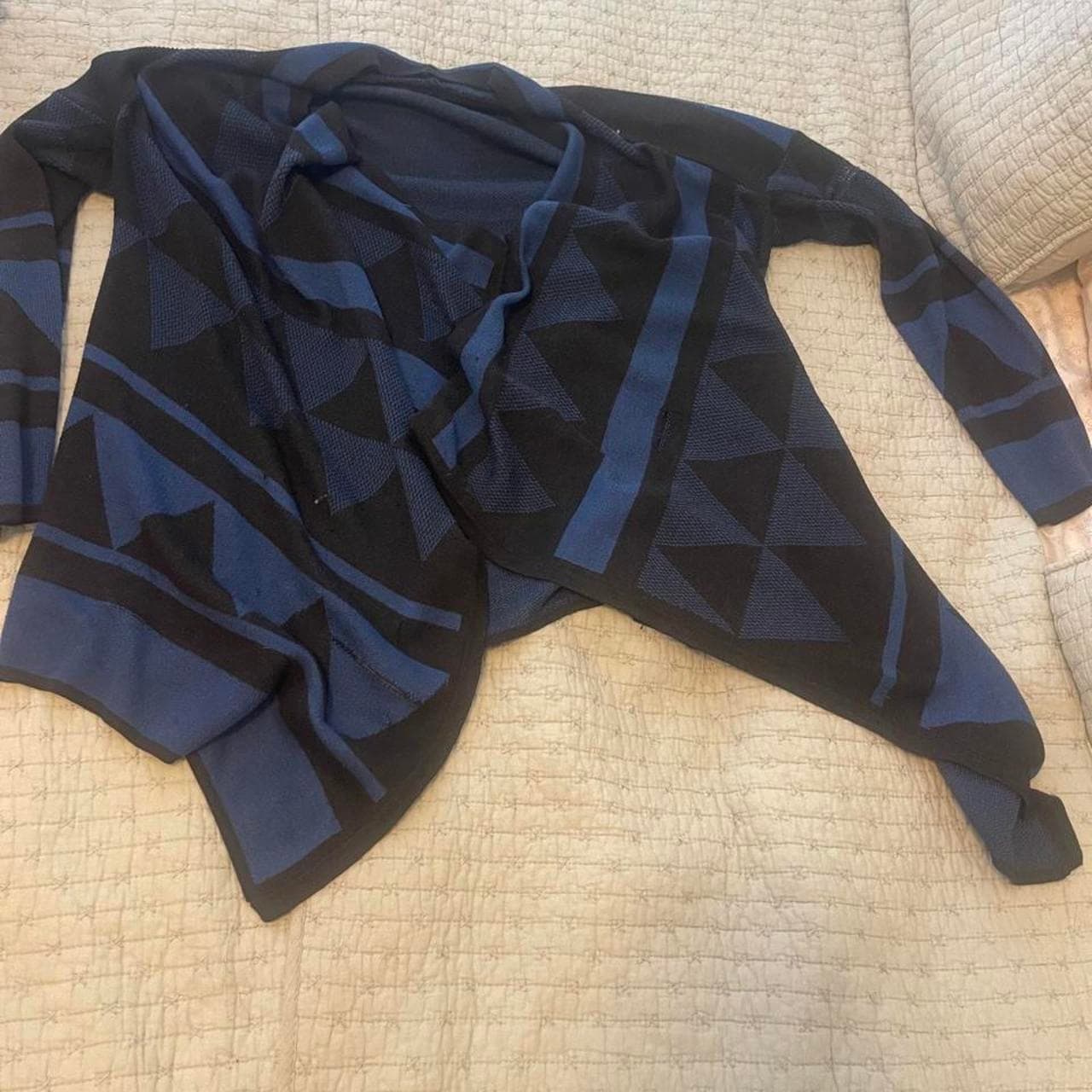 Staccato black and blue geometric triangle pattern cardigan #geometric #knitwear #cardigan #blue #black