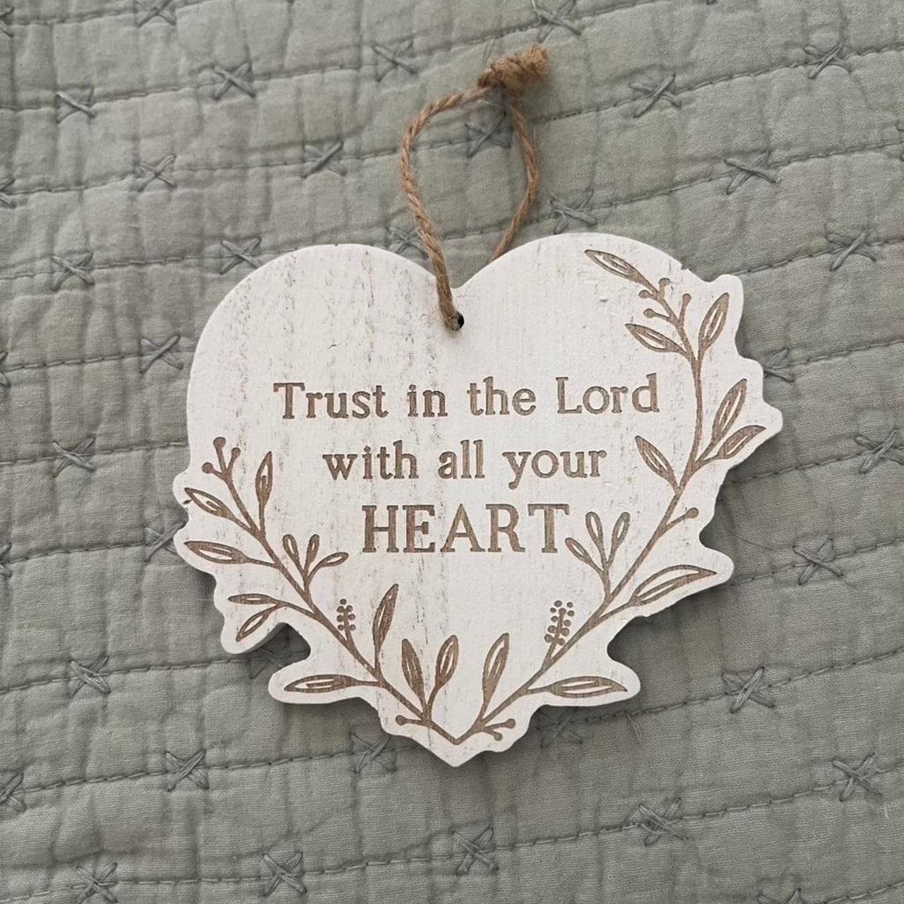 Wooden Heart Sign with Faith Quote and Leafy Wreath