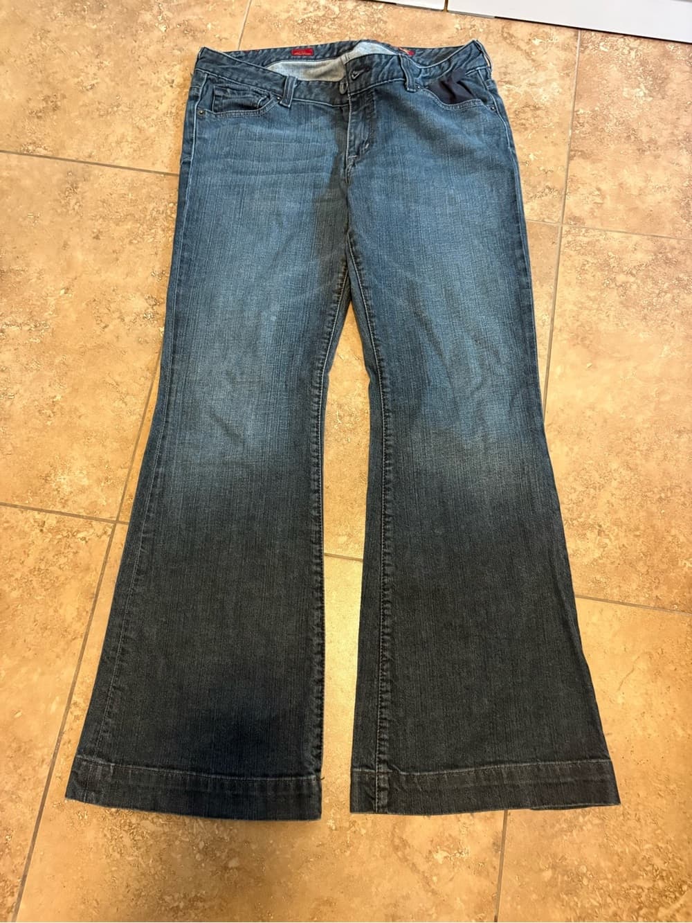 Vintage Classic Women's Flared Jeans in Dark Blue