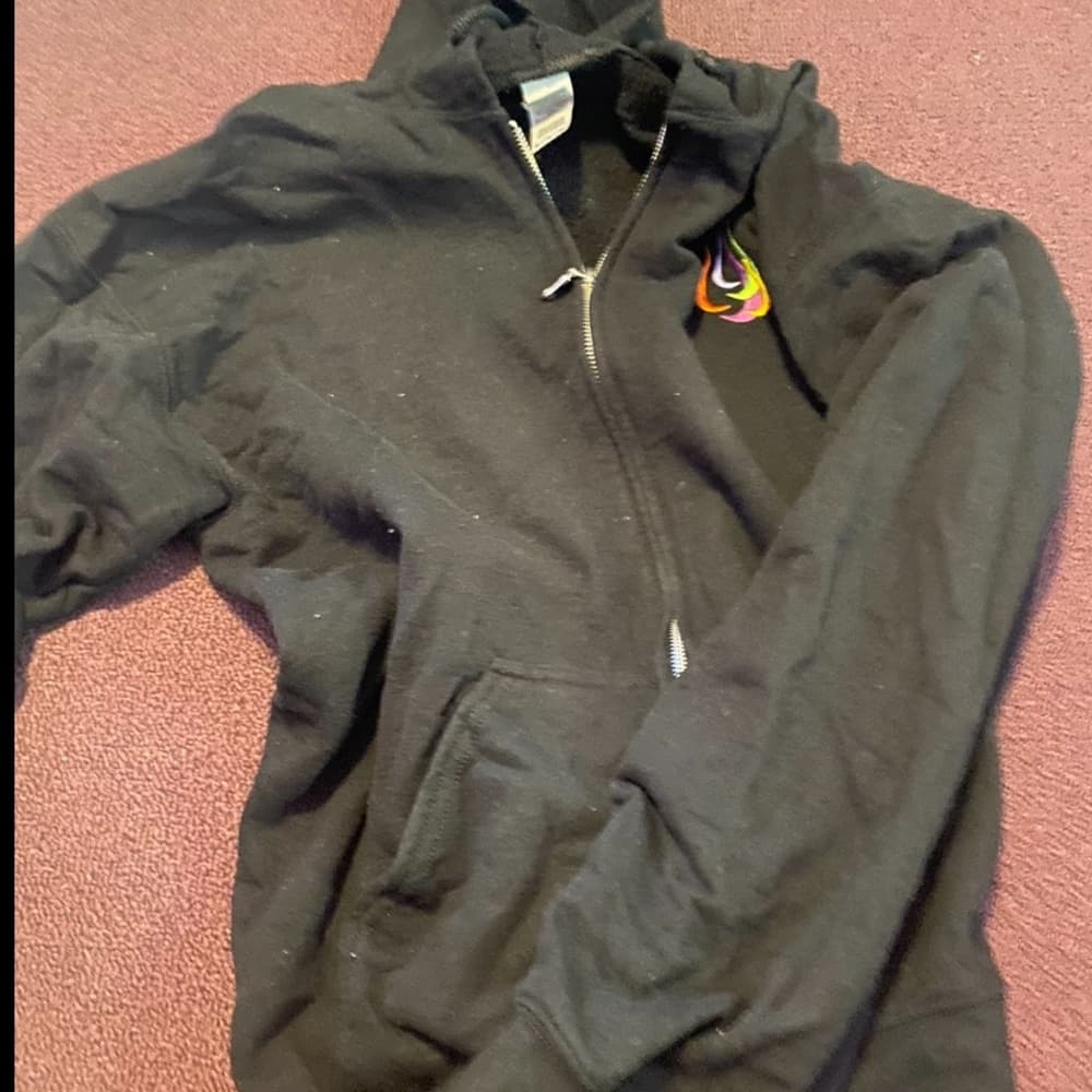 Gildan black zip up