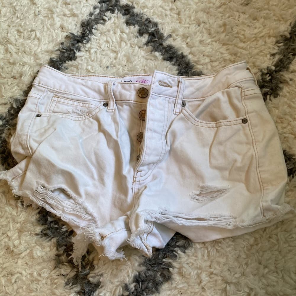 Super cute white shorts