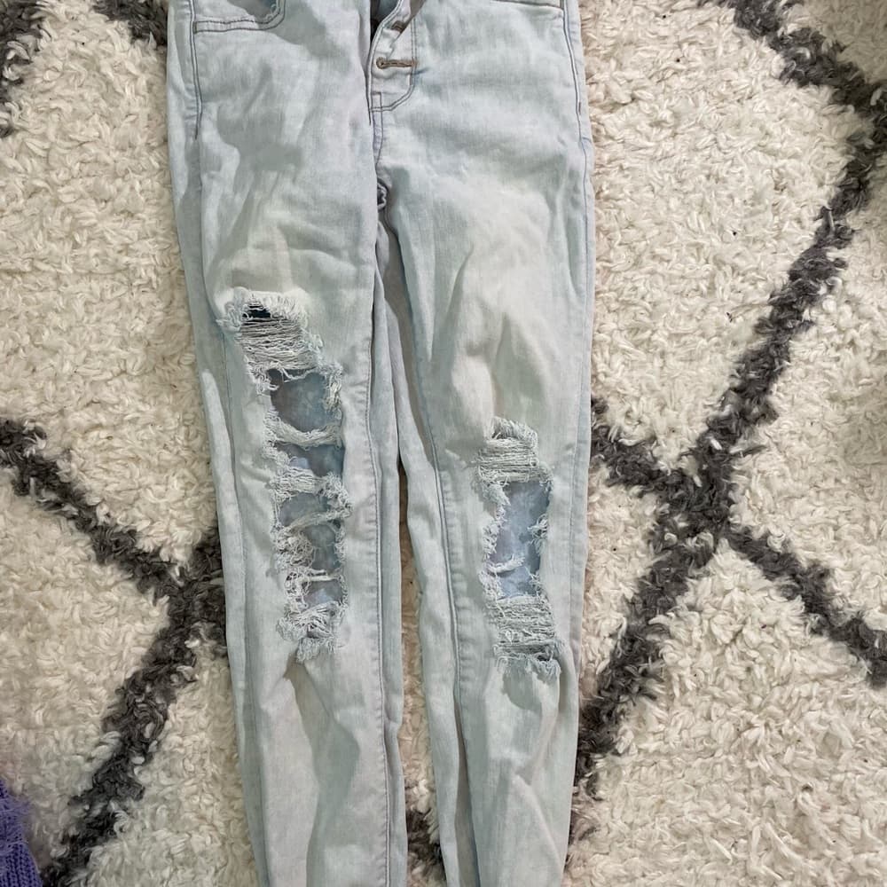 Ripped skinny jeans