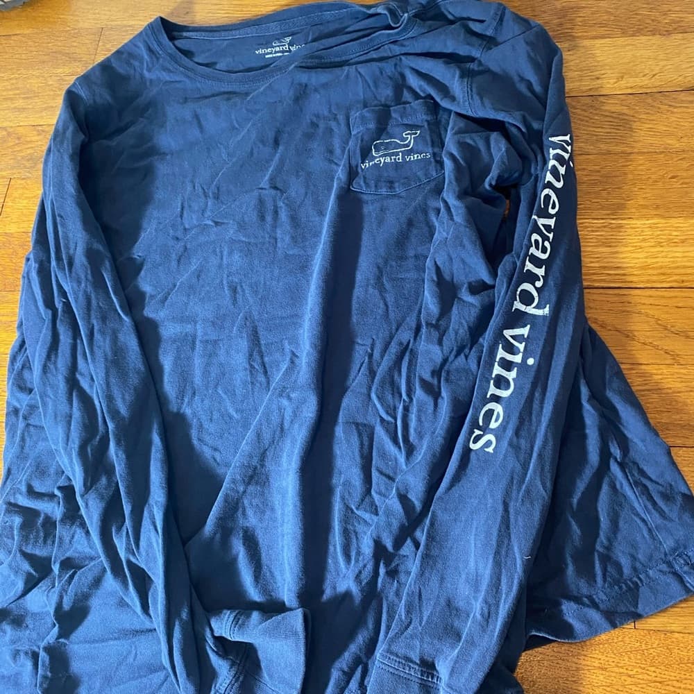 Vineyard vines t shirt