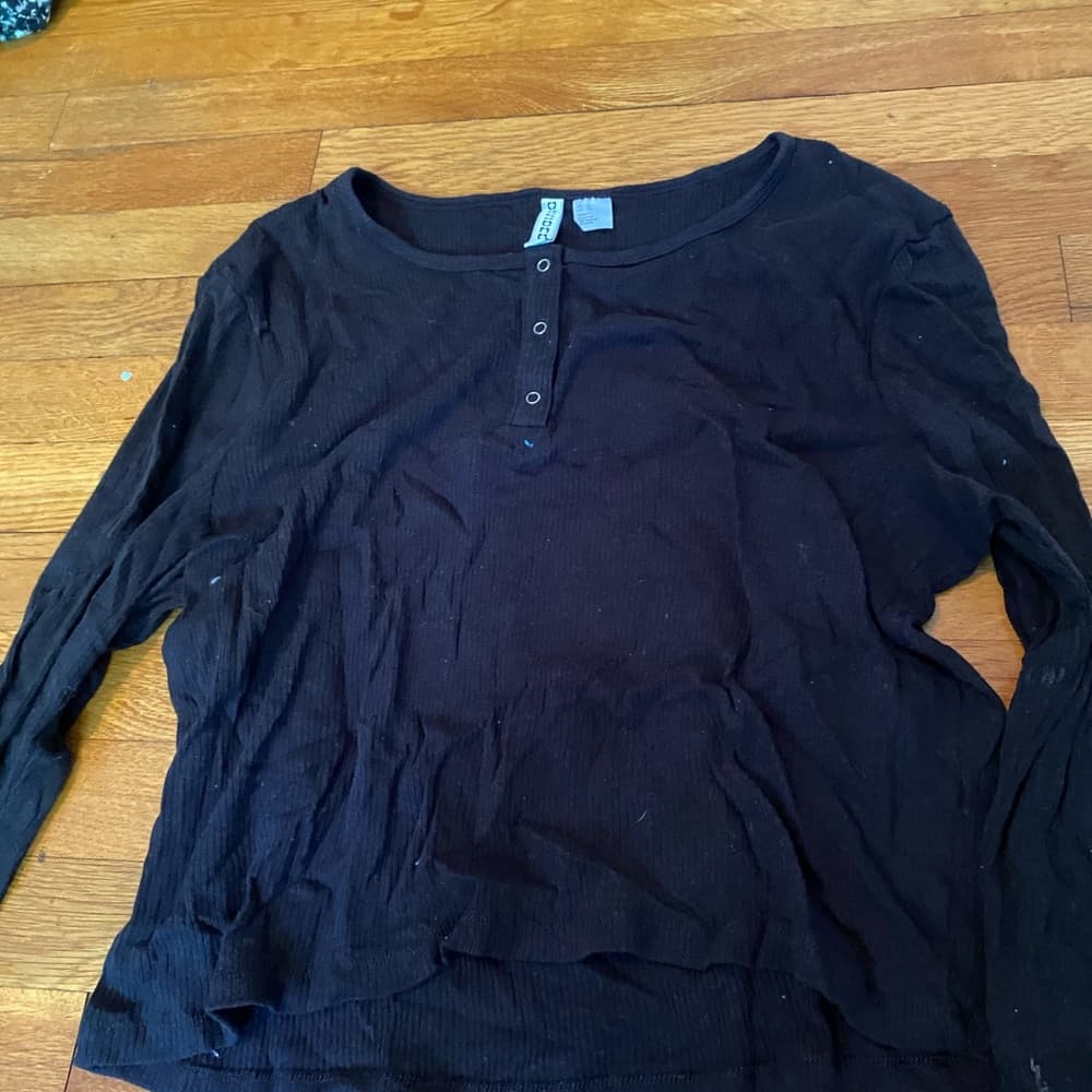 Black long sleeve tee