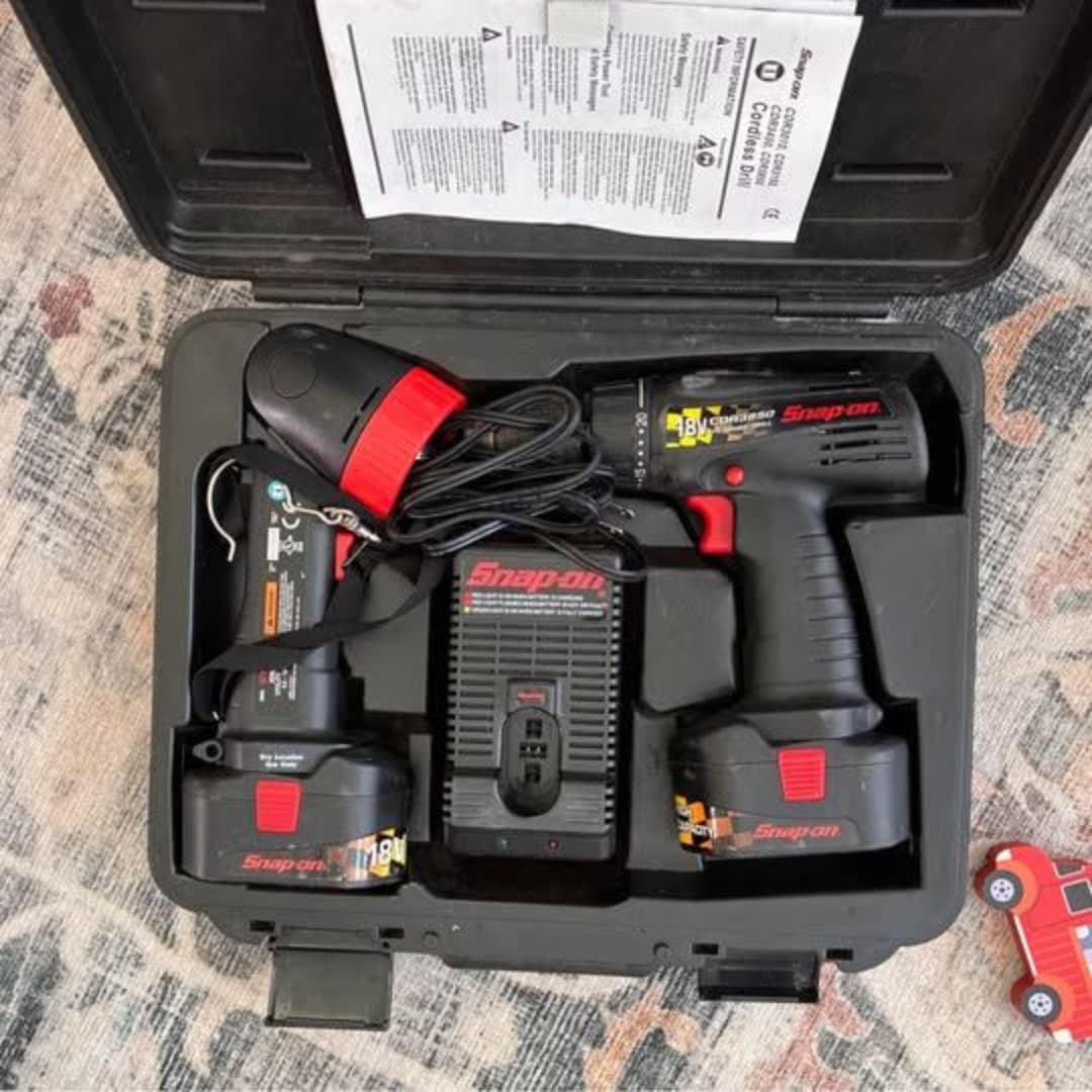 Snap-on cordless drill and flashlight combo kit