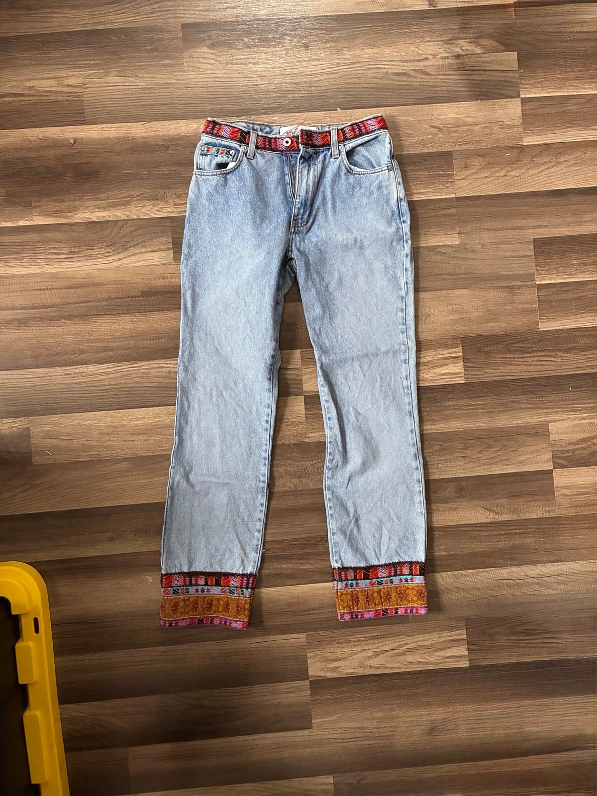 Vintage Express Blend Embroidered Trim Jeans – Women’s Size 5/6 – Boho Festival