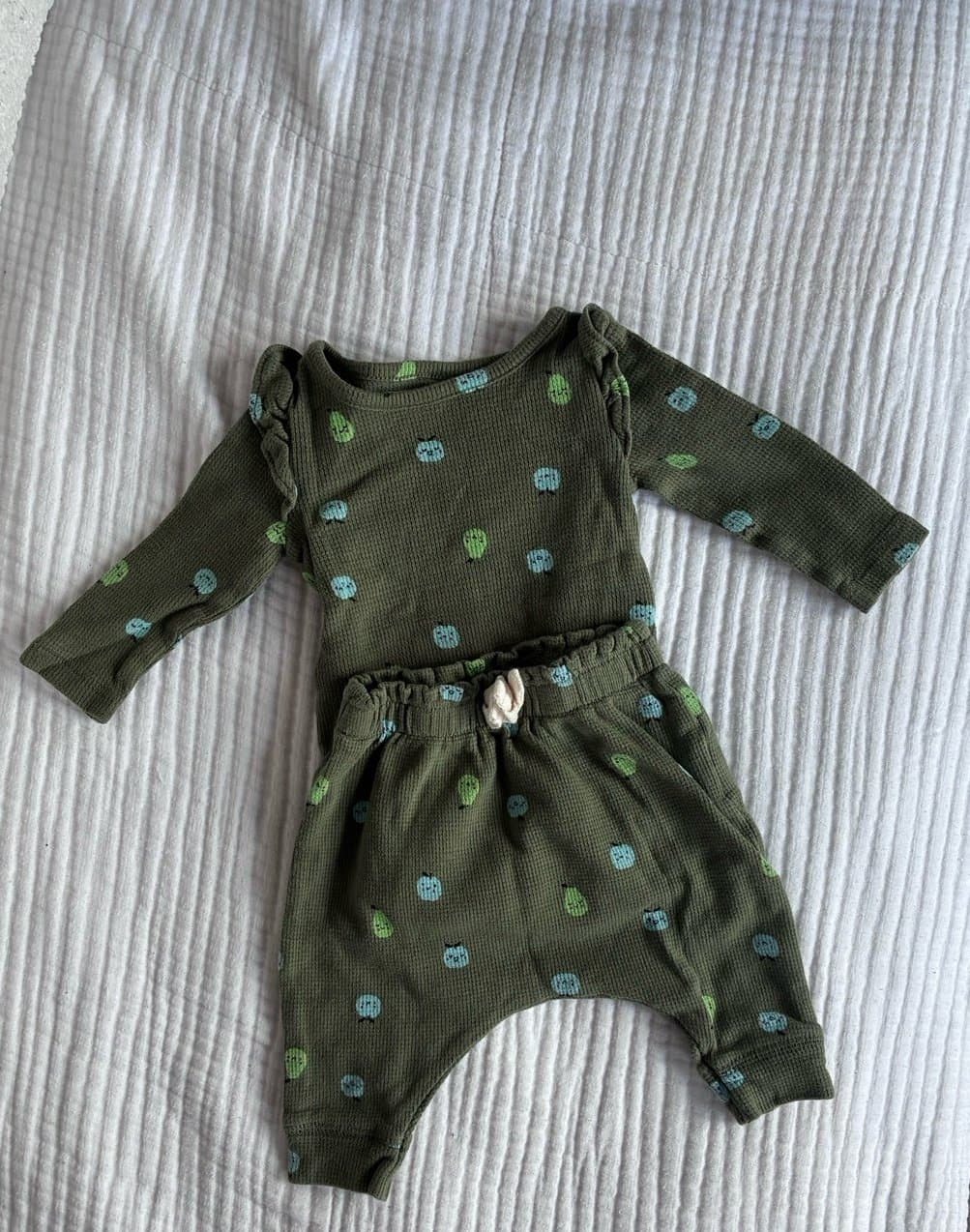 Old Navy Olive Green Waffle Knit Romper | 0-3M Baby One Piece | Polka Dot Fruit