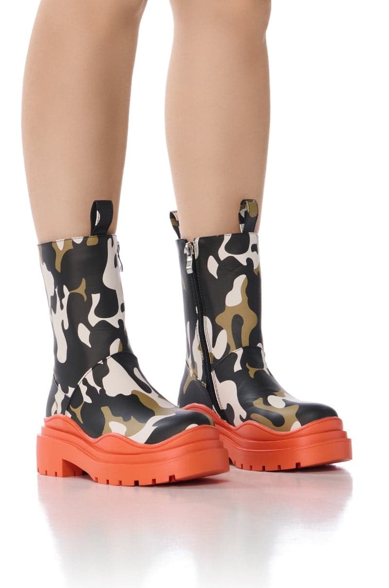 Azalea Wang Camo Platform Combat Boots Red Lug Sole – Women’s Size 8 NWT