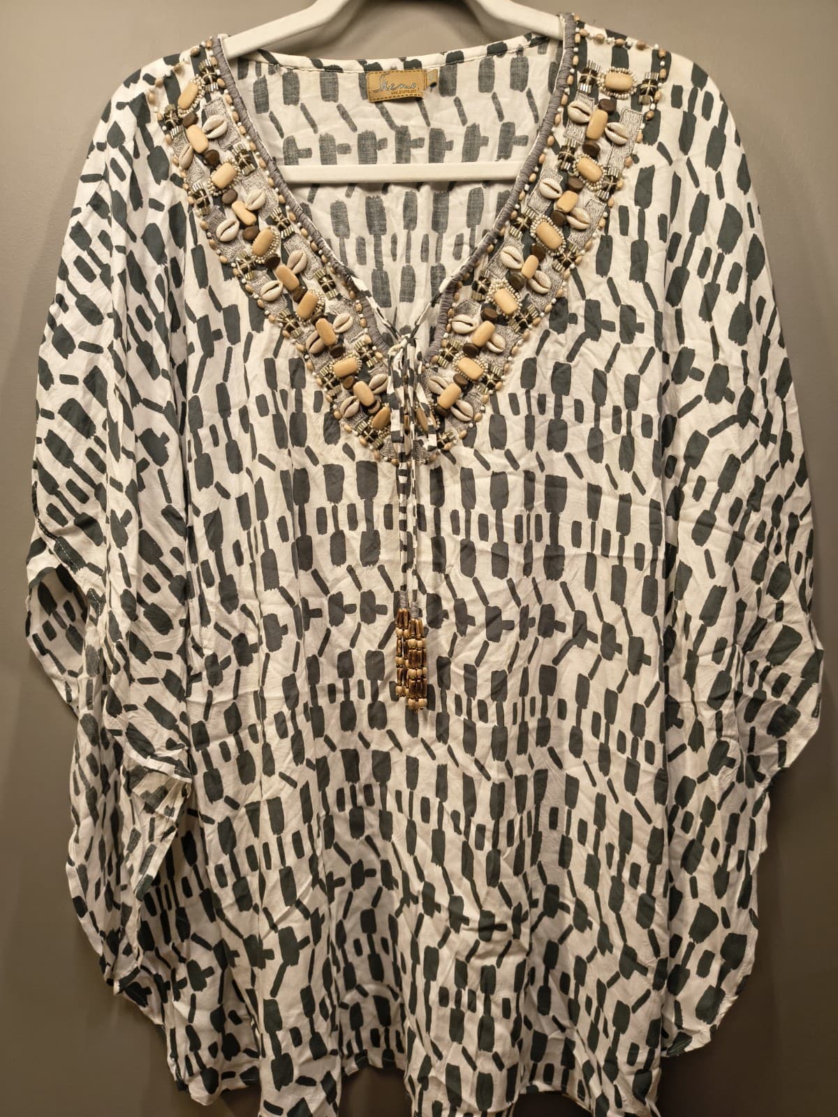 Skemo Women's White And Black Seashell Accents Flowy Top Size XS Boho Beachy