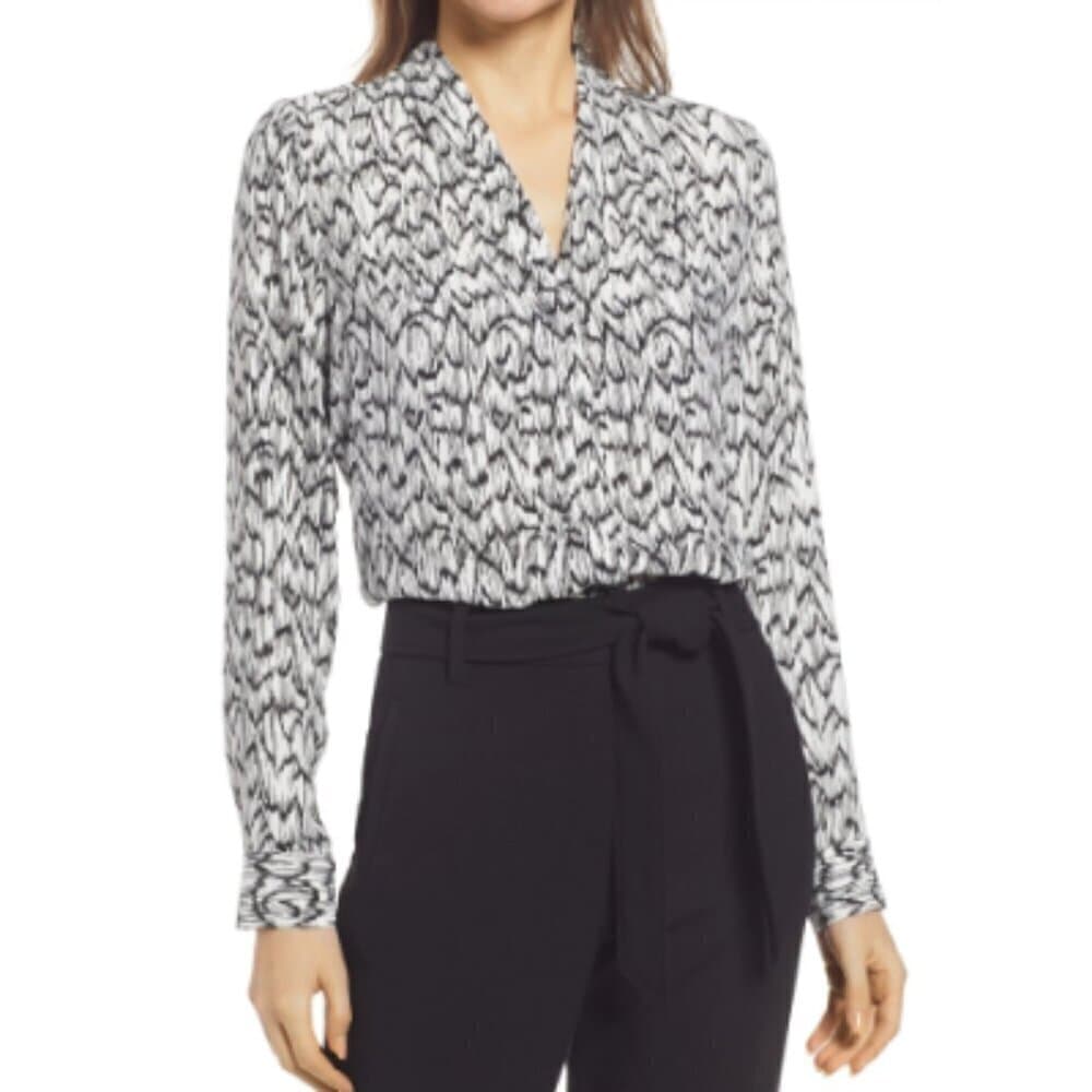 HALOGEN V-neck Top In Ivory- Black Sketched Waves Size 3X NEW