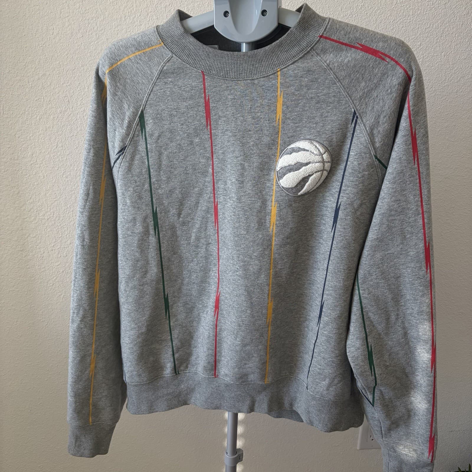 Toronto Raptors NBA Crewneck Sweatshirt Unisex SM Gray Multicolor Striped 2021