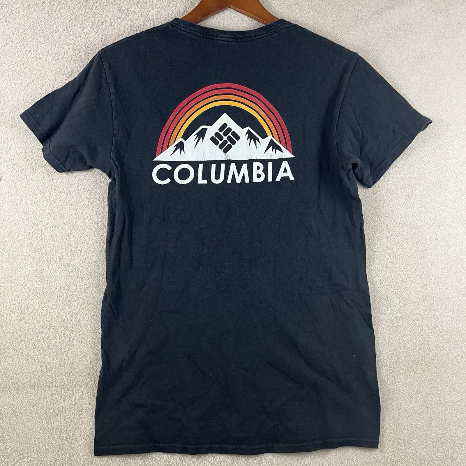 Columbia Sportswear Men’s Small Black Graphic T-shirt Gorpcore Hiking Outdoor
