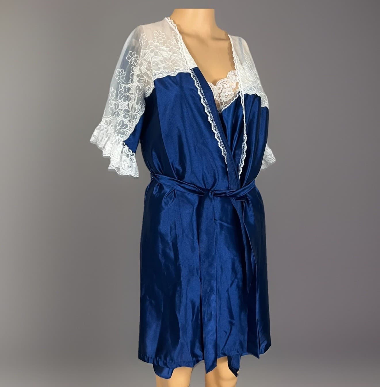 Vintage Vandemere 2 Piece Nightgown Womens Medium Blue Classic Lace Detail
