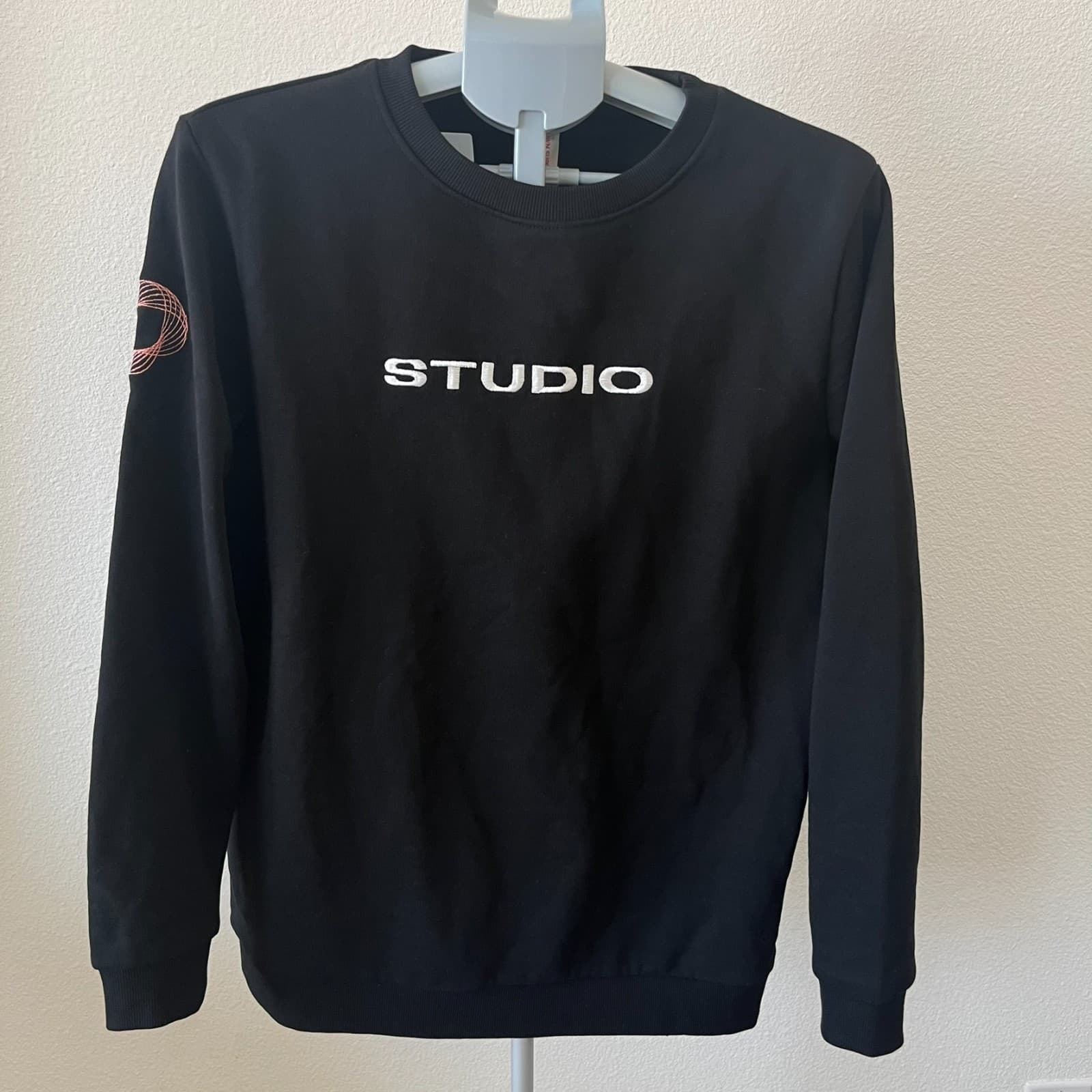 Known Supply Sweatshirt Mens Small Black Logo Fleece Lined Crew Neck Pullover