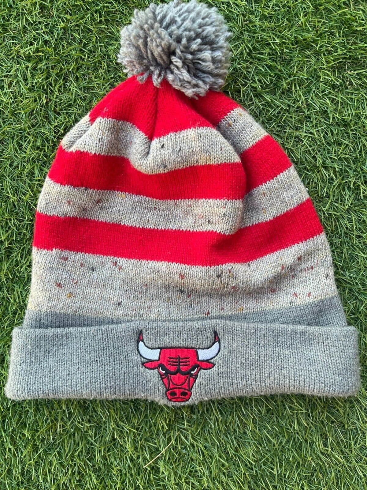 NBA Chicago Bulls Knit Beanie With Pom 2 Tone Mitchell & Ness Sportswear Cap
