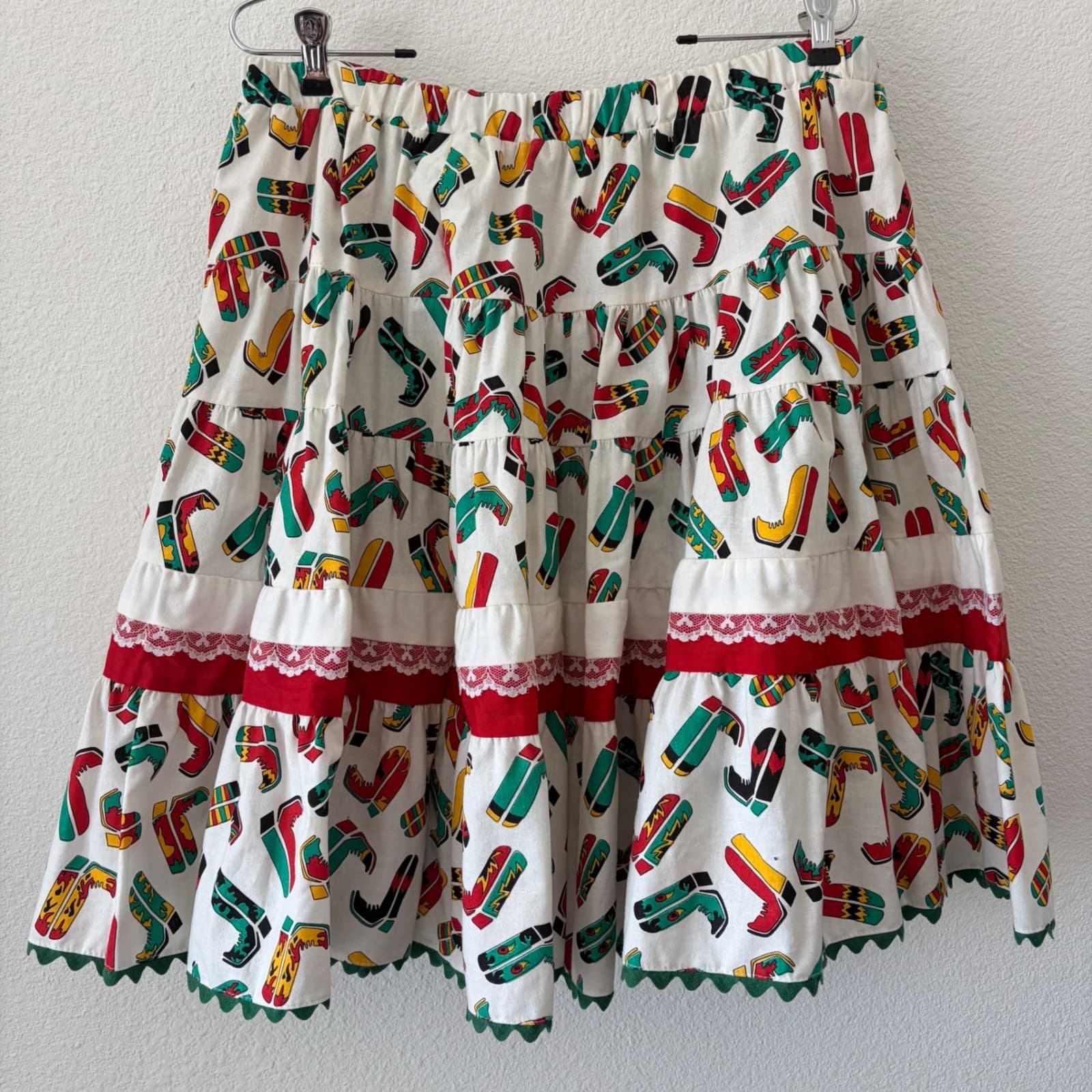 Carefree Fashions Tiered Skirt Womens L White Cowboy Boot Print Western Ric Rac