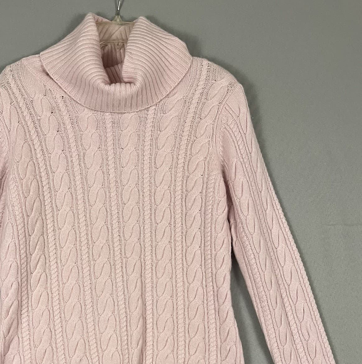 Bloomingdale's Sweater Women's Medium Pink 100% Cashmere Cable Knit Turtleneck